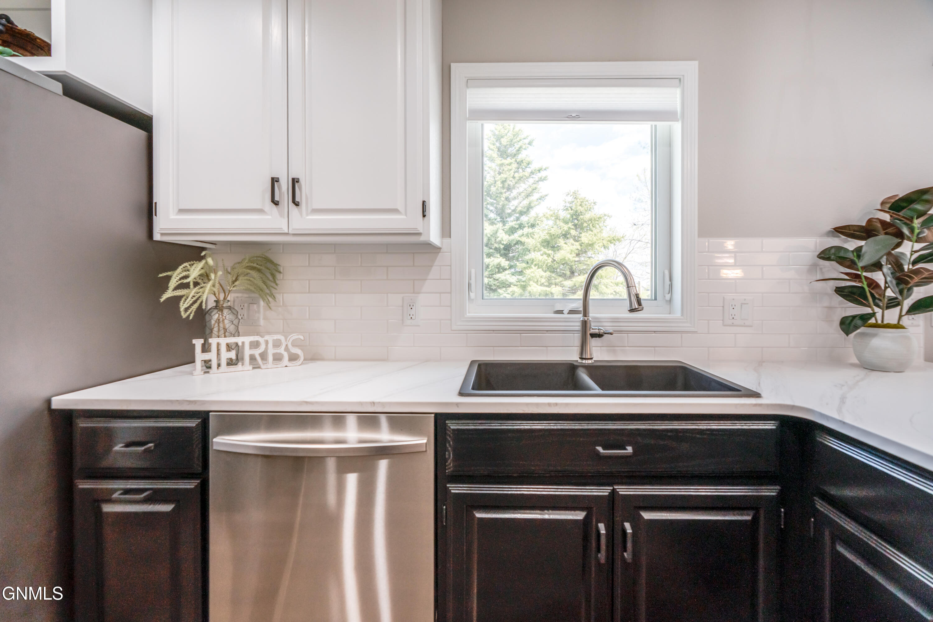 property viewer photo 40