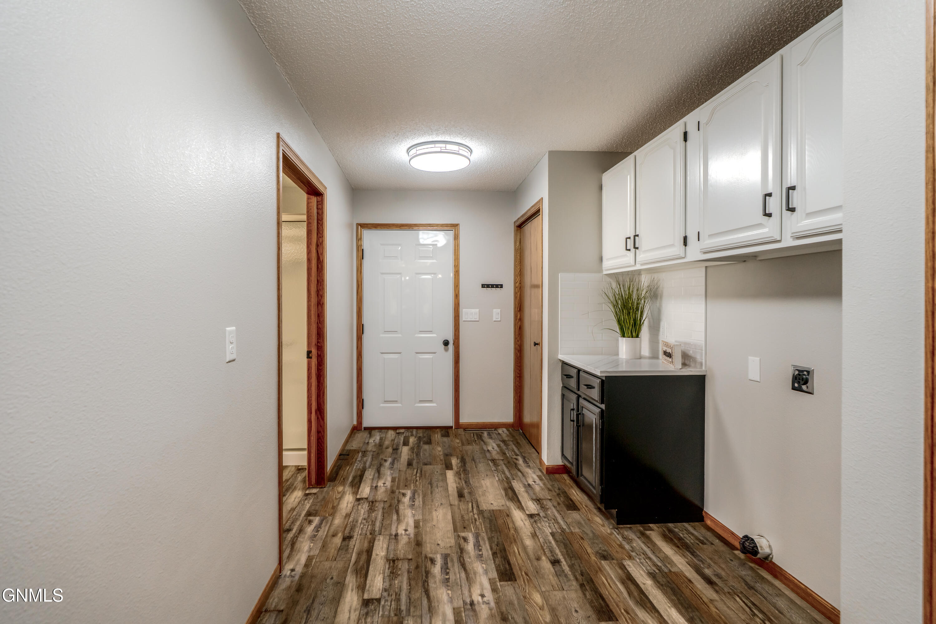 property viewer photo 45