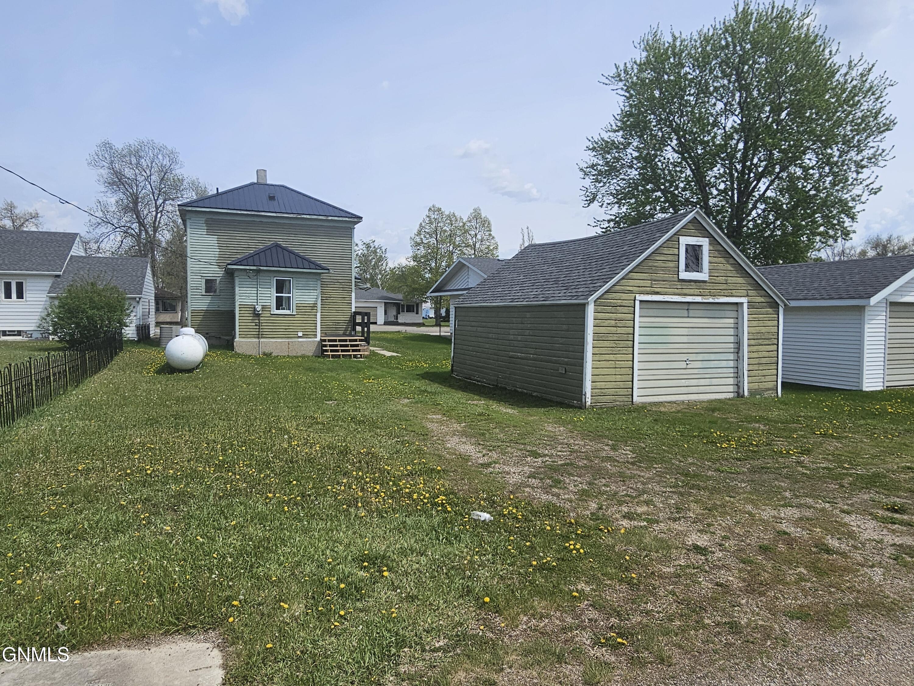 main property photo 24