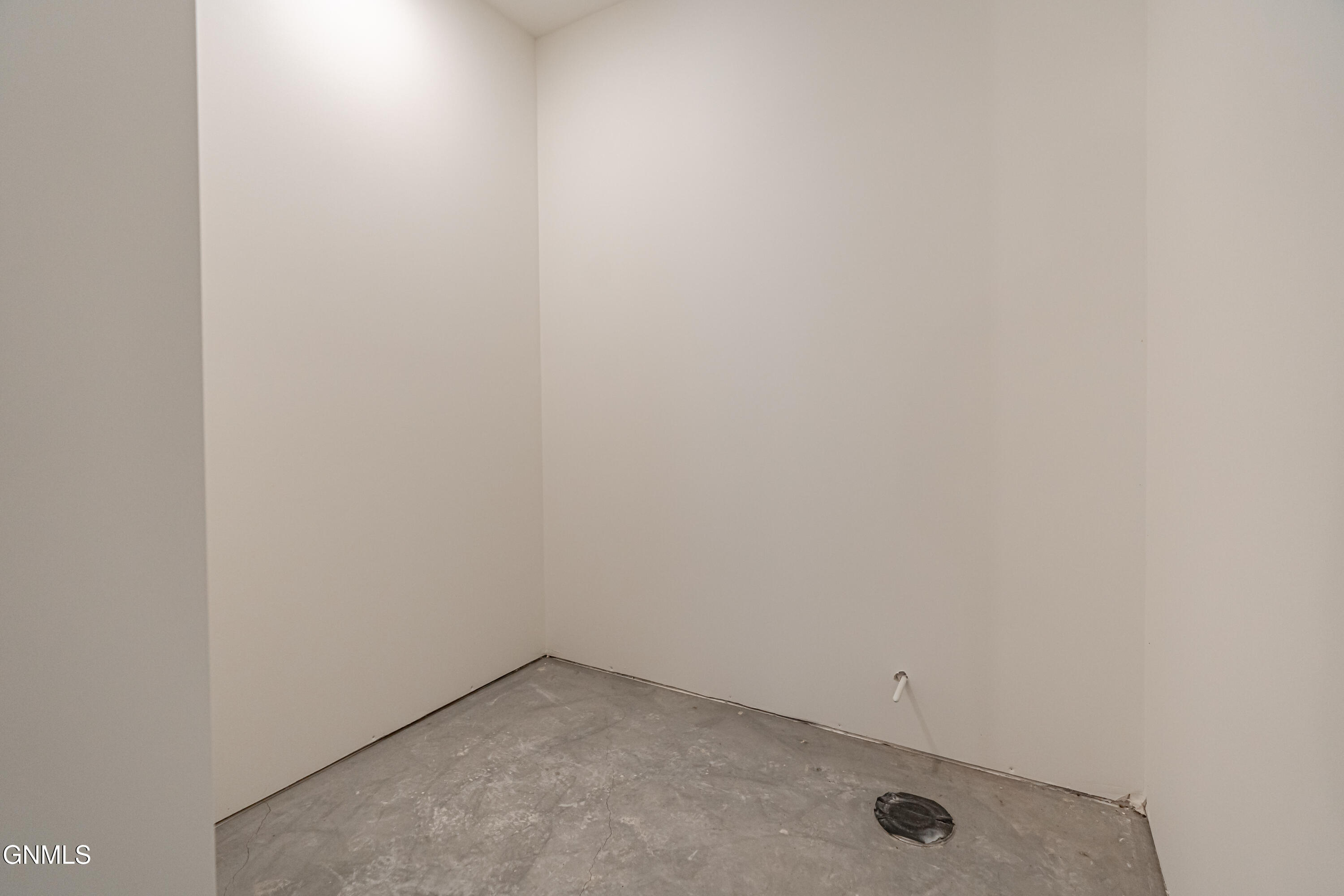 main property photo 123