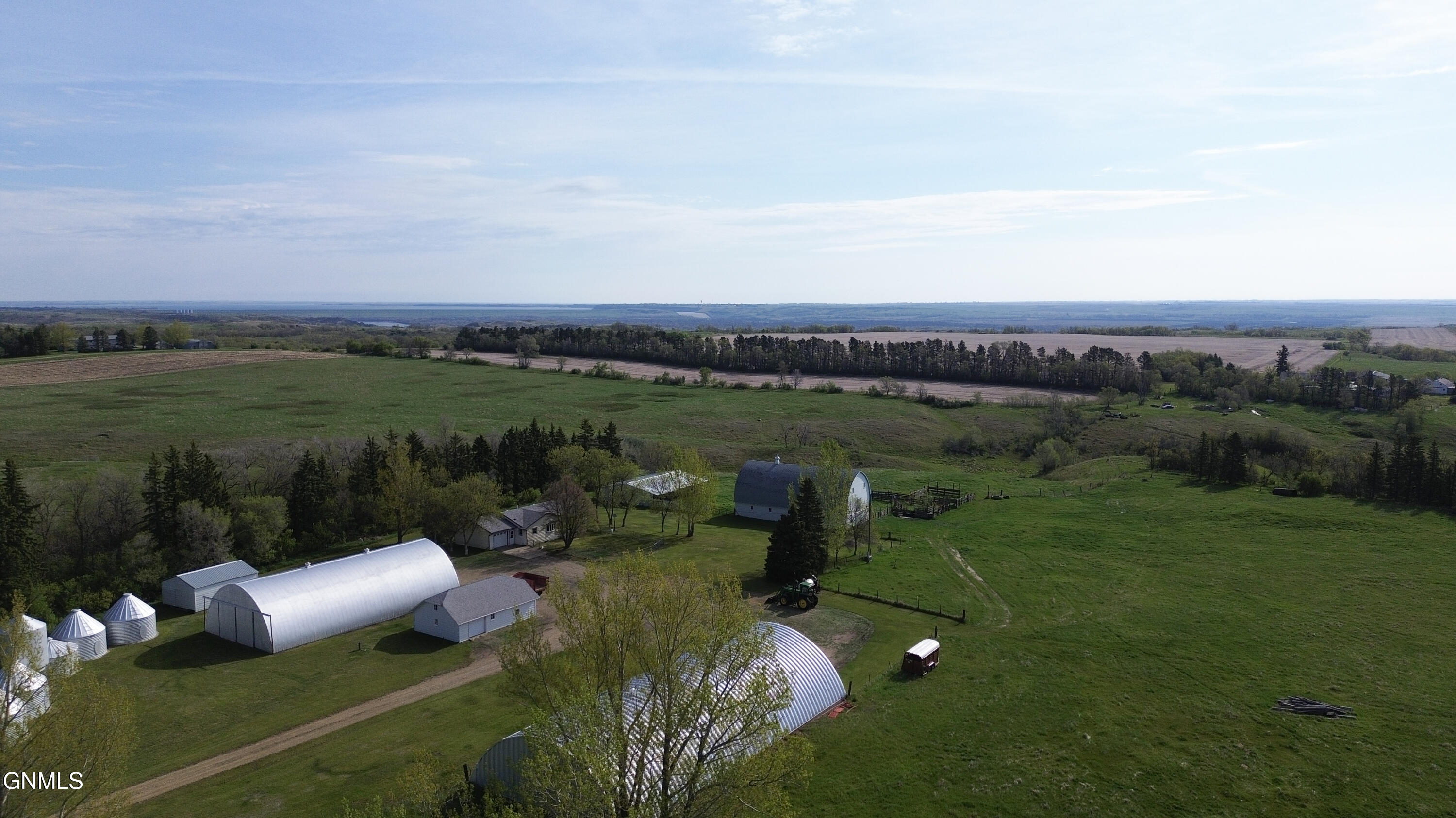 main property photo 13