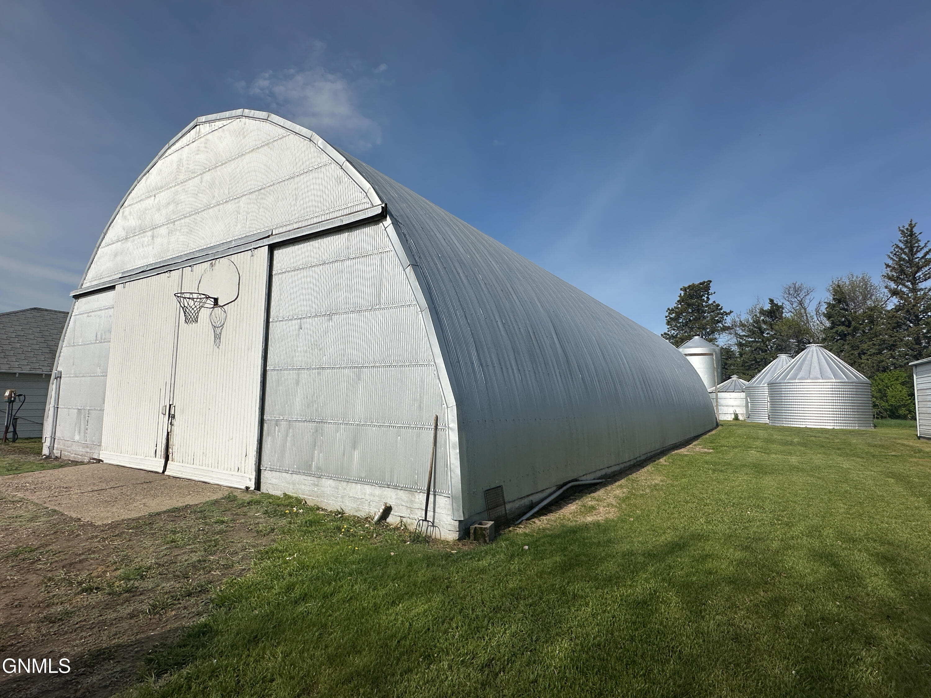 main property photo 27