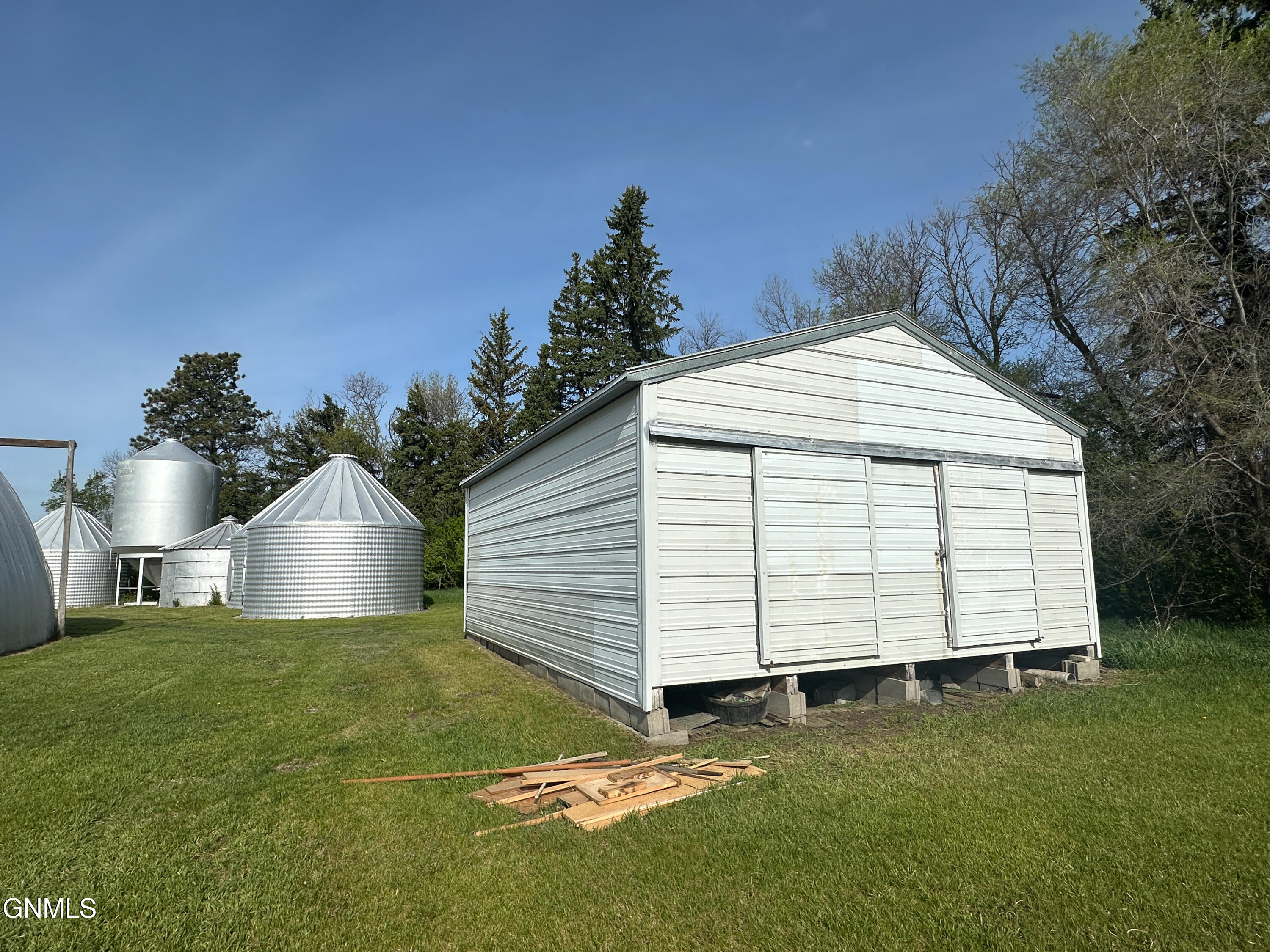 main property photo 28