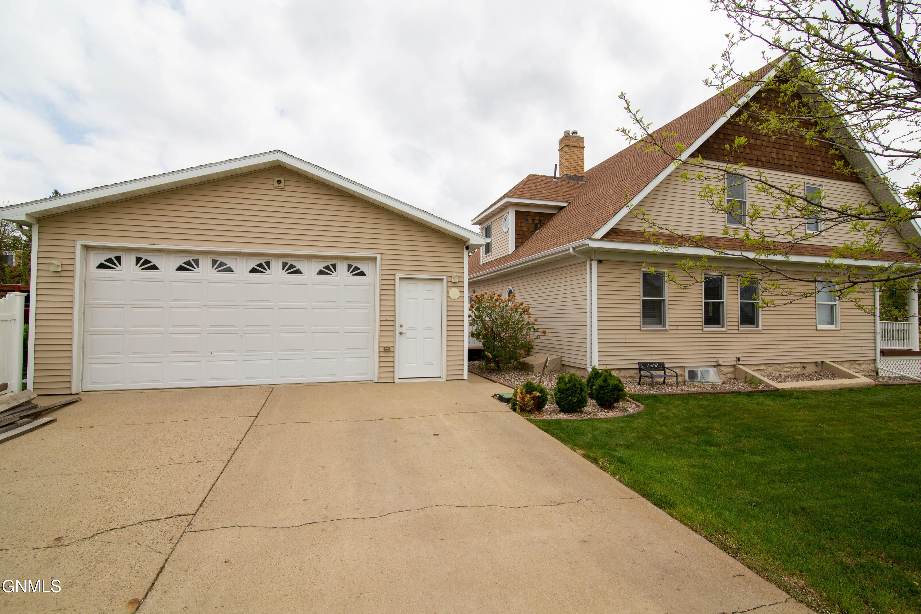 main property photo 53