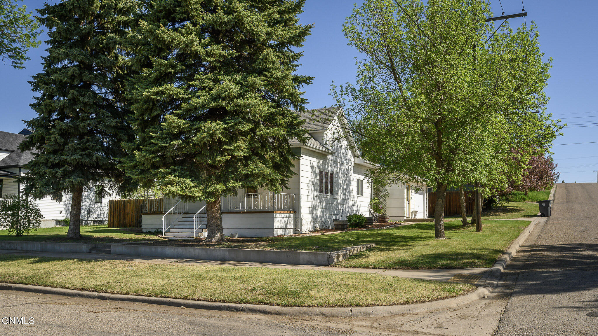 main property photo 39