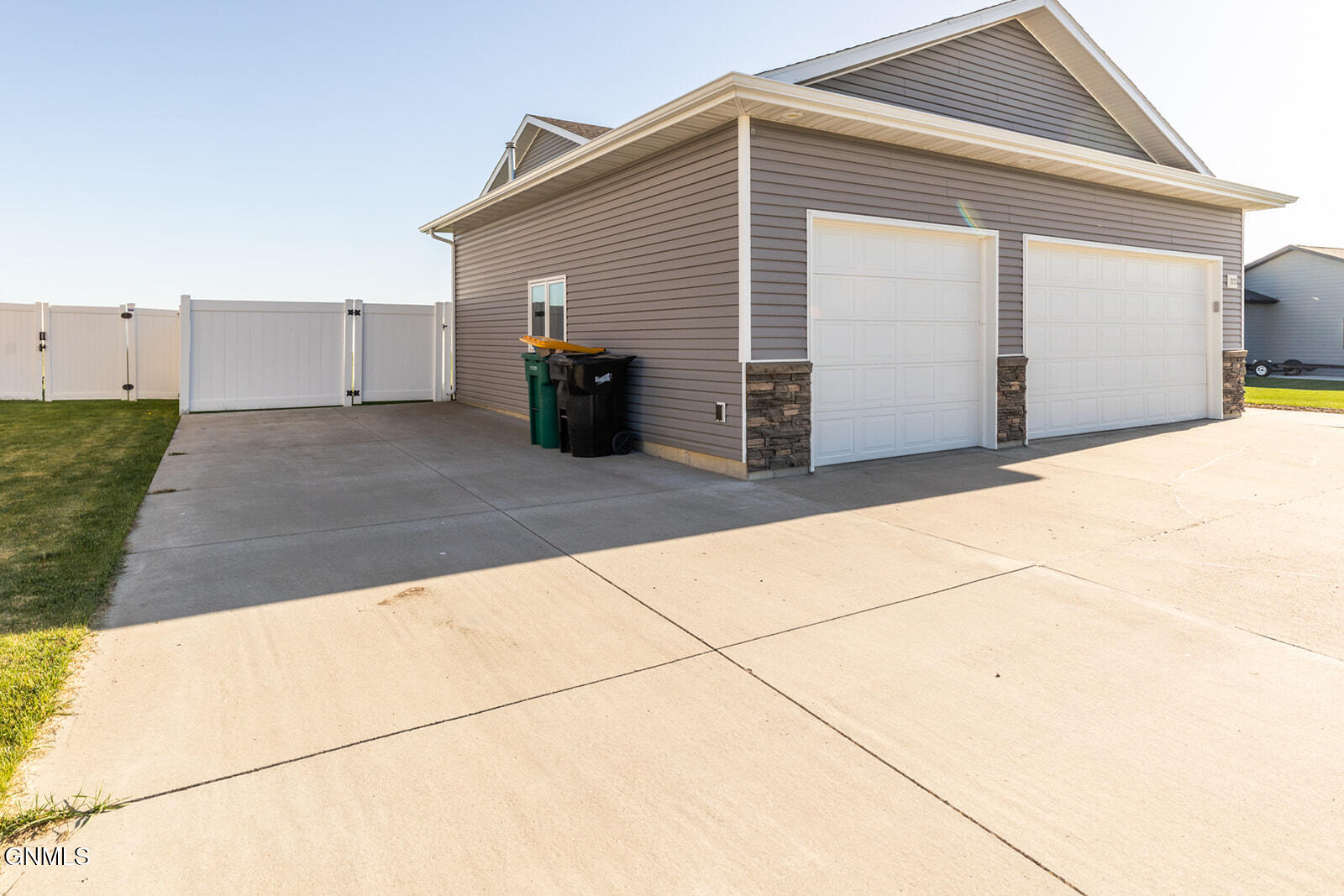 property viewer photo 2