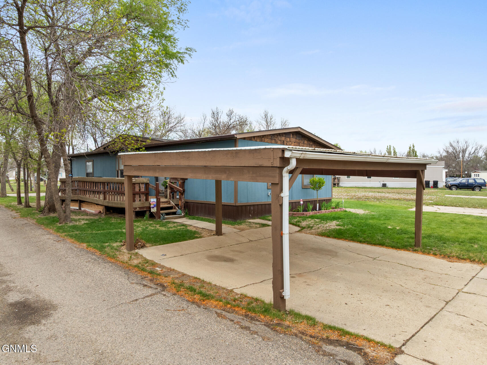 main property photo 28