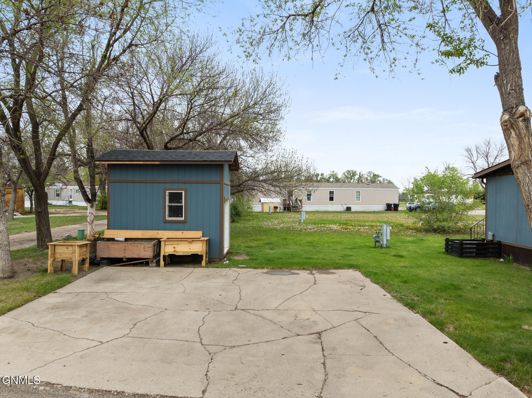 main property photo 32