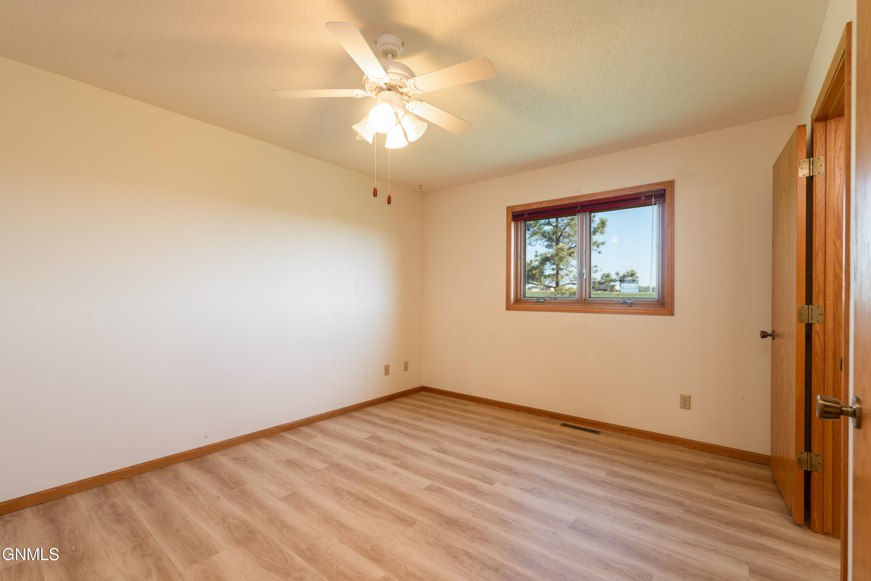 property viewer photo 15