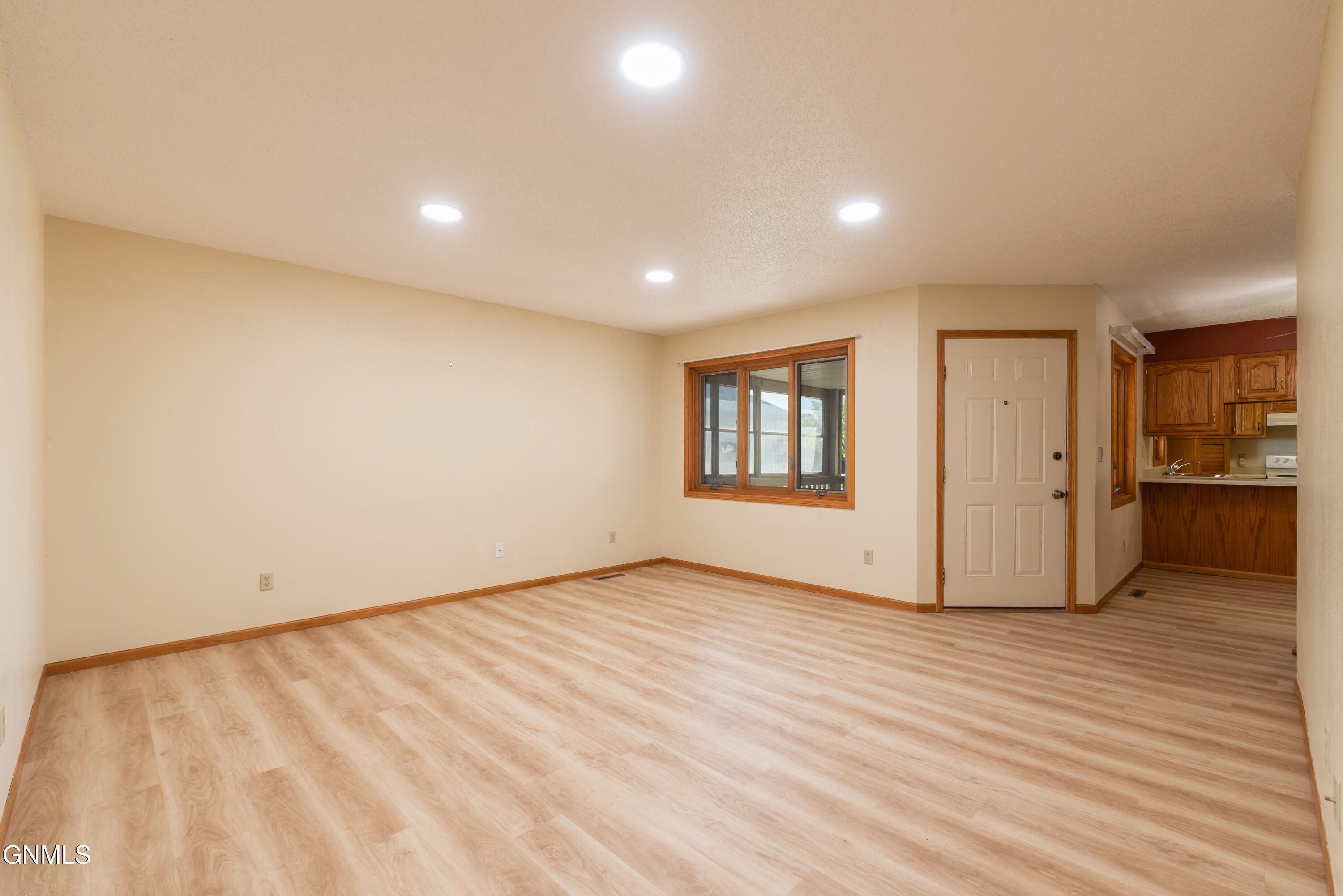 property viewer photo 6