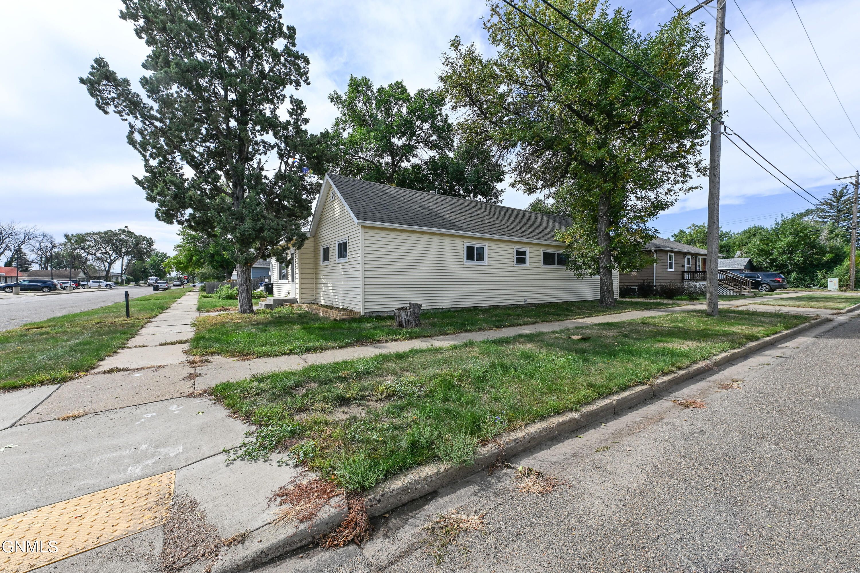 main property photo 35