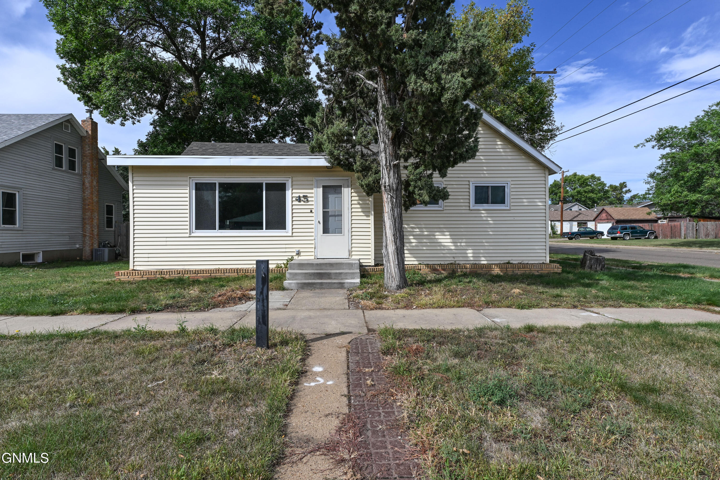 main property photo 37