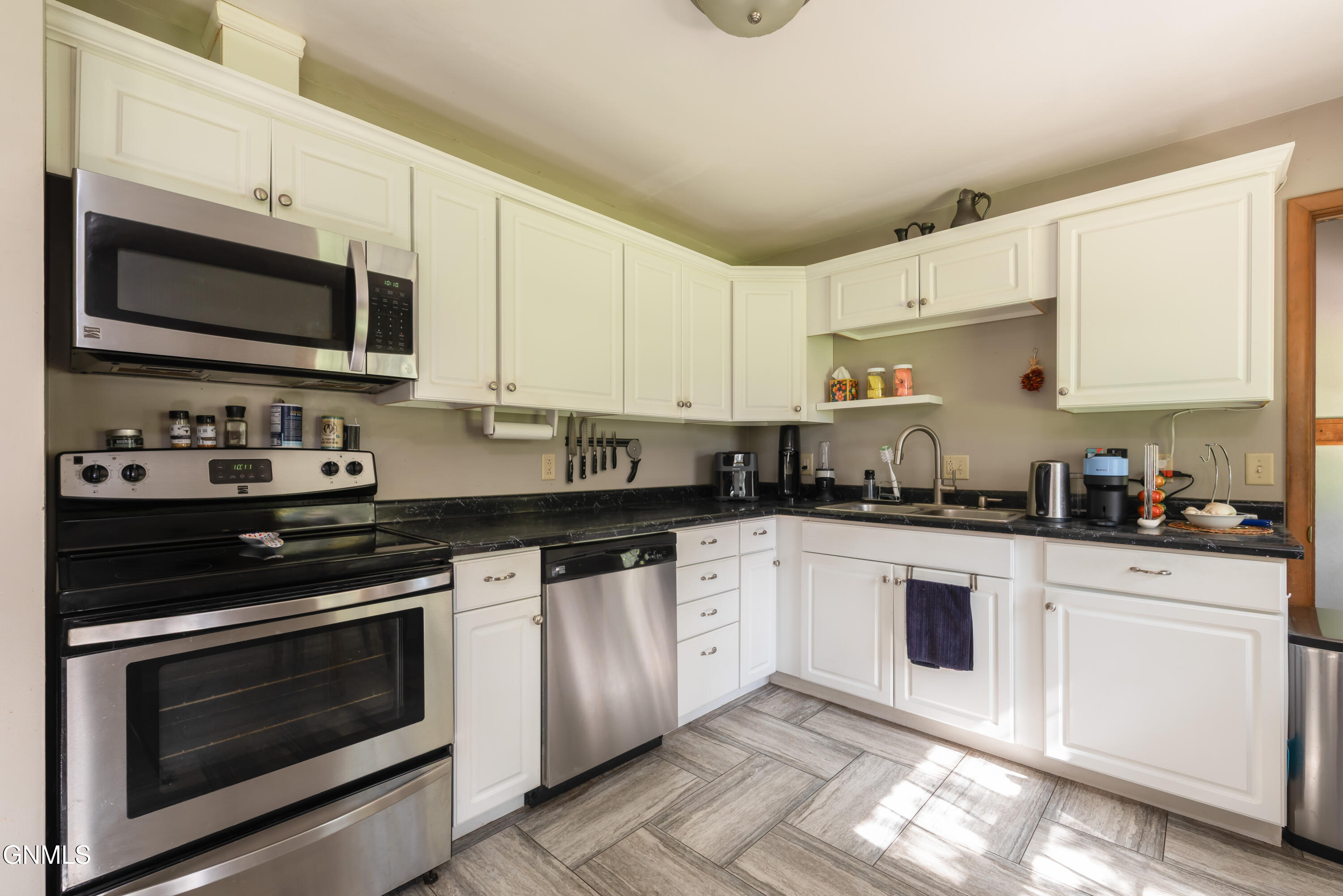 property viewer photo 3