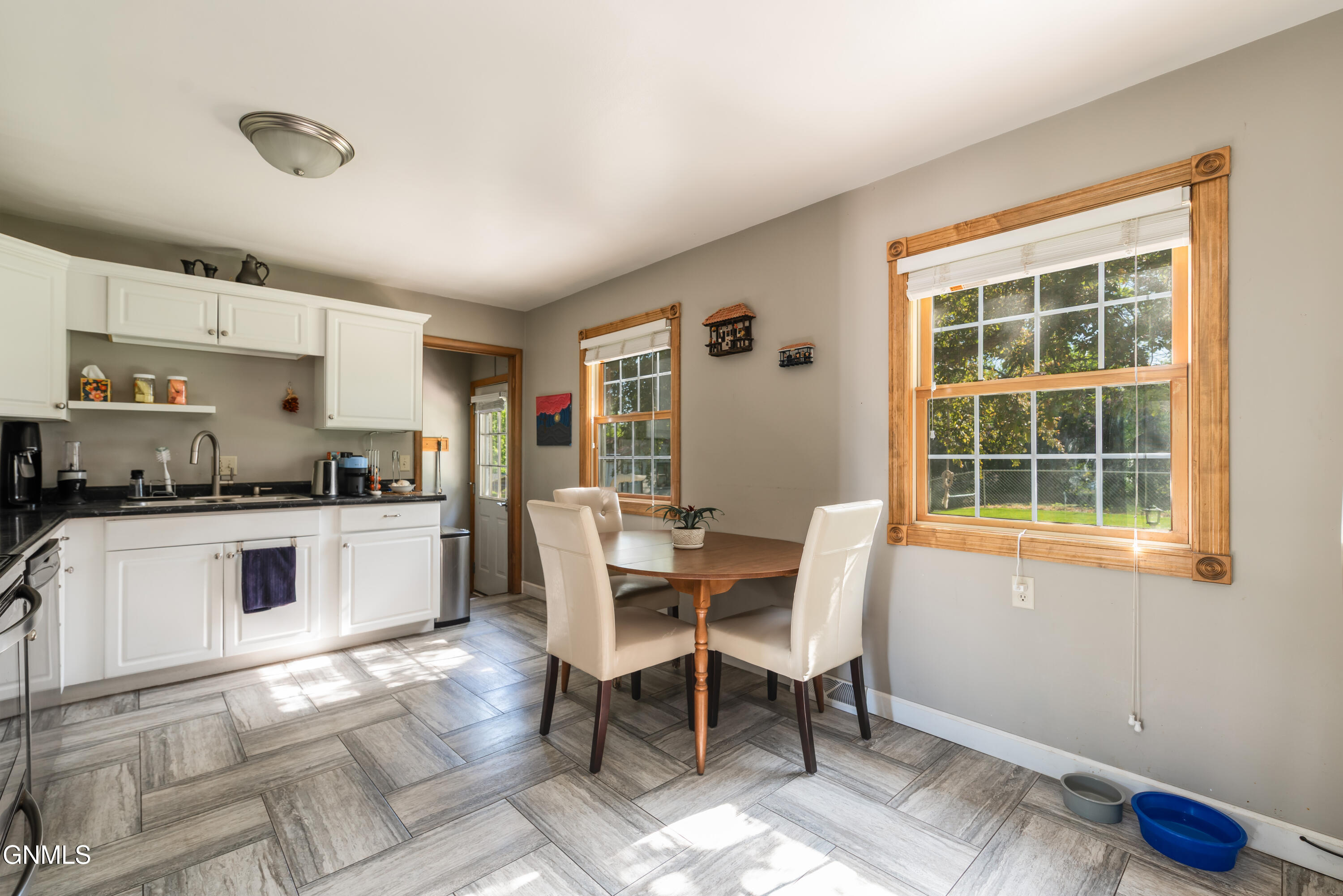 property viewer photo 4