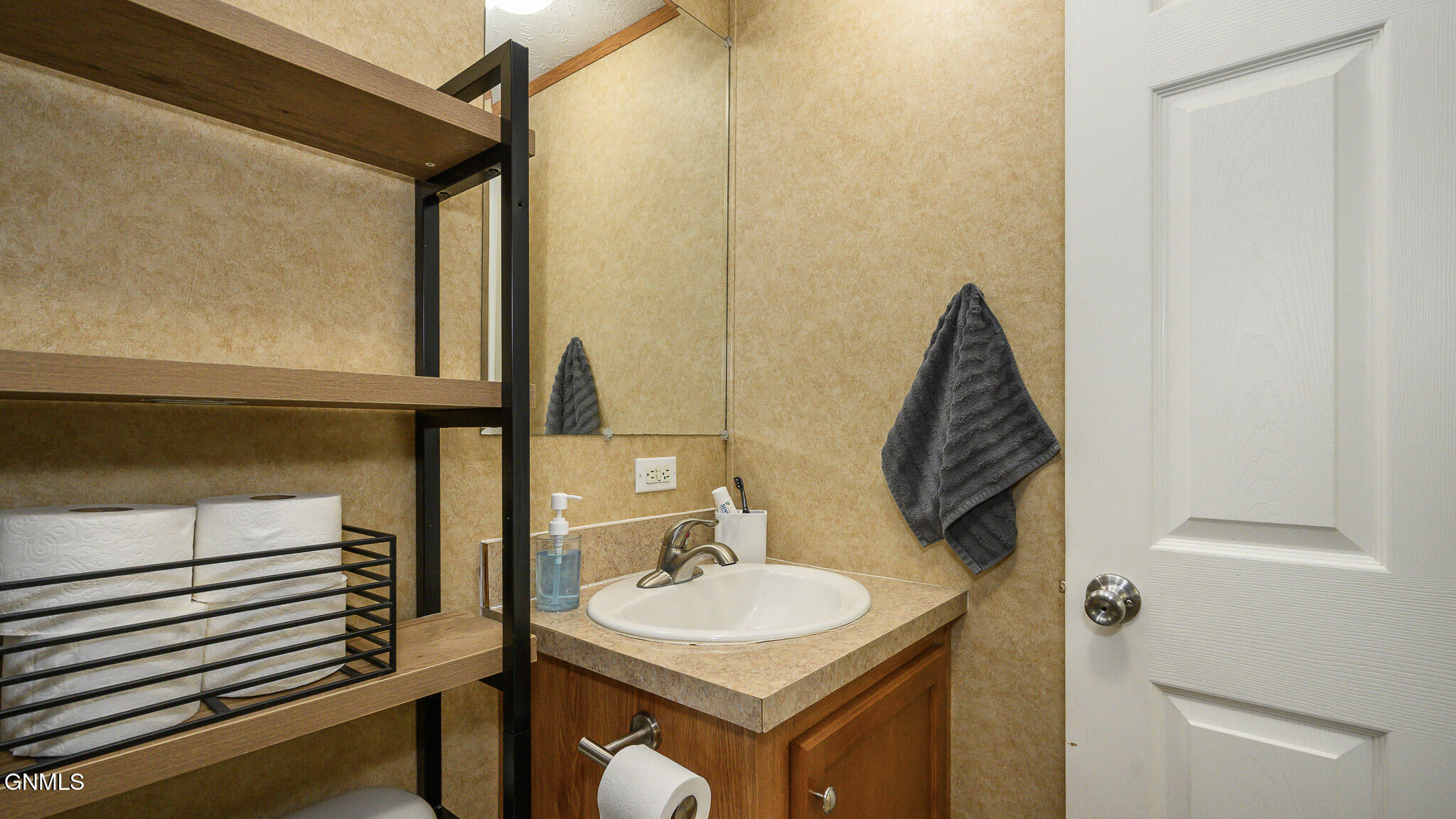 main property photo 13