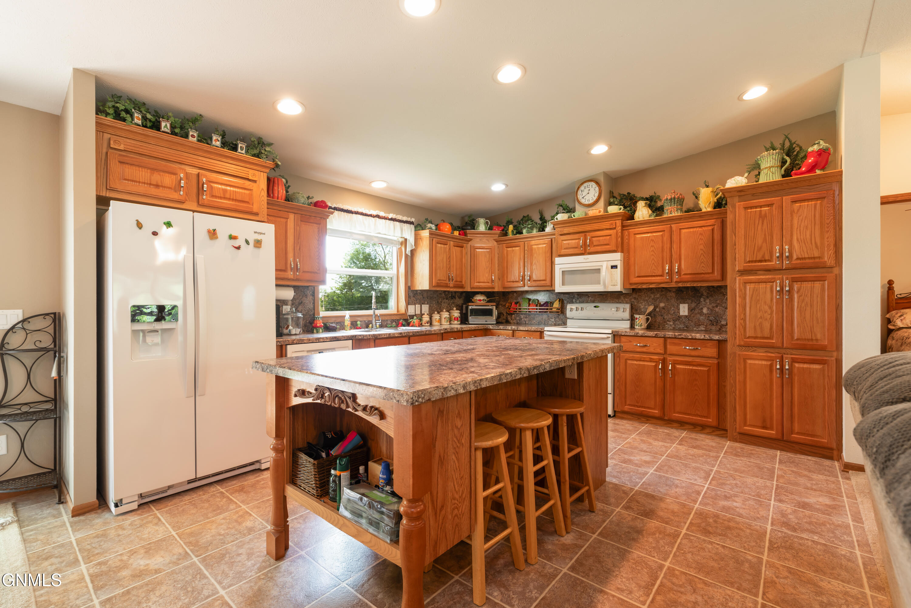 main property photo 14