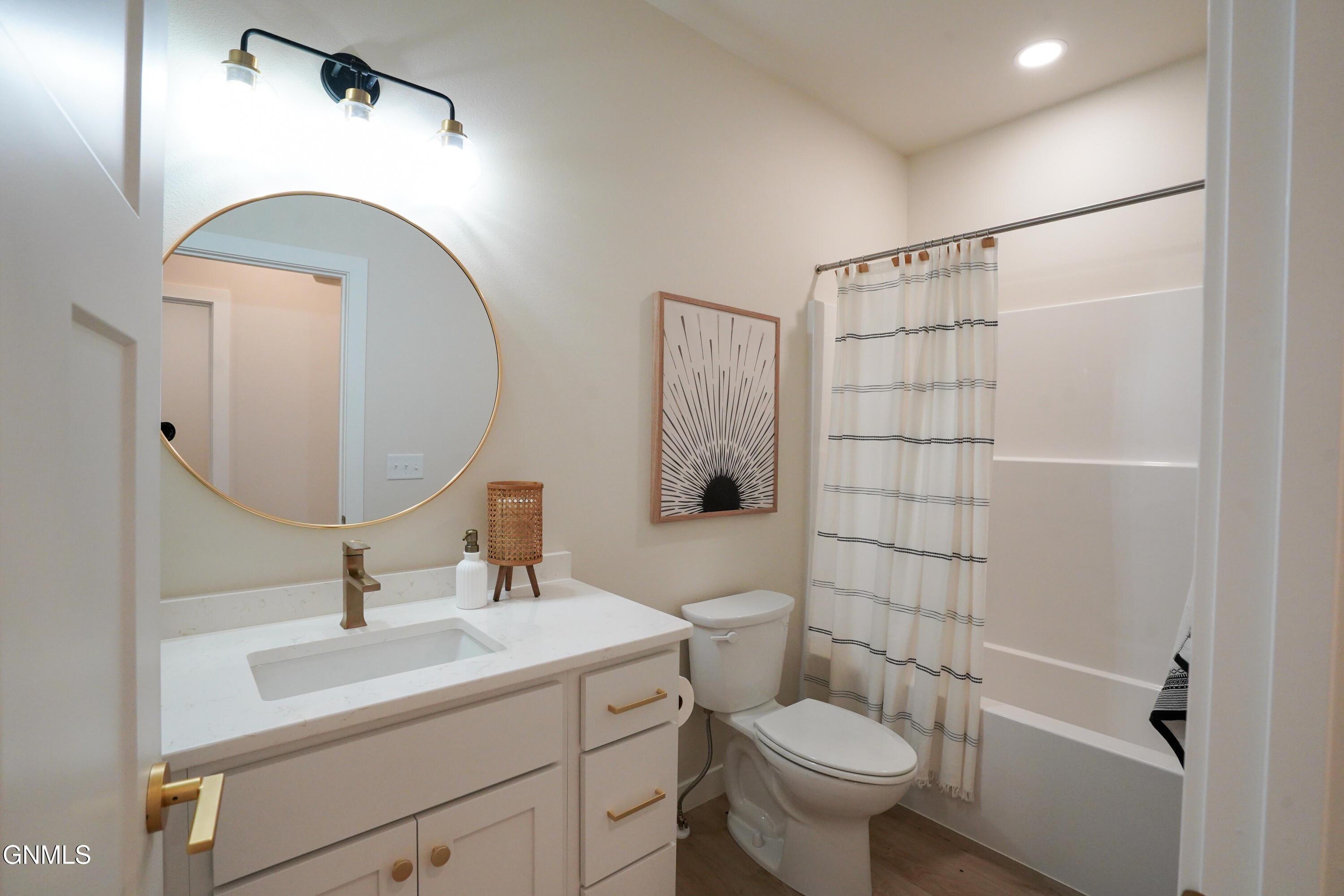 property viewer photo 18
