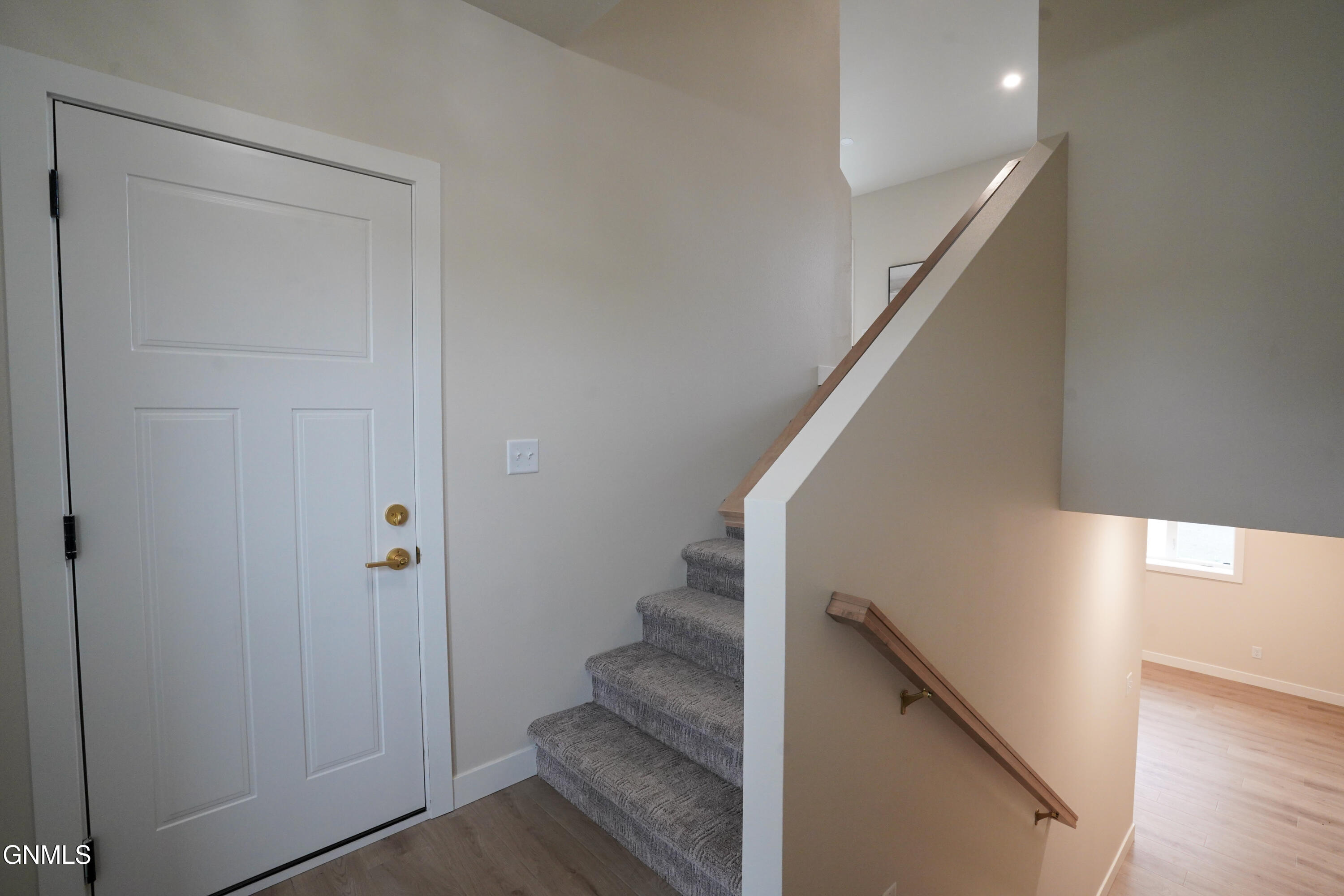 property viewer photo 2