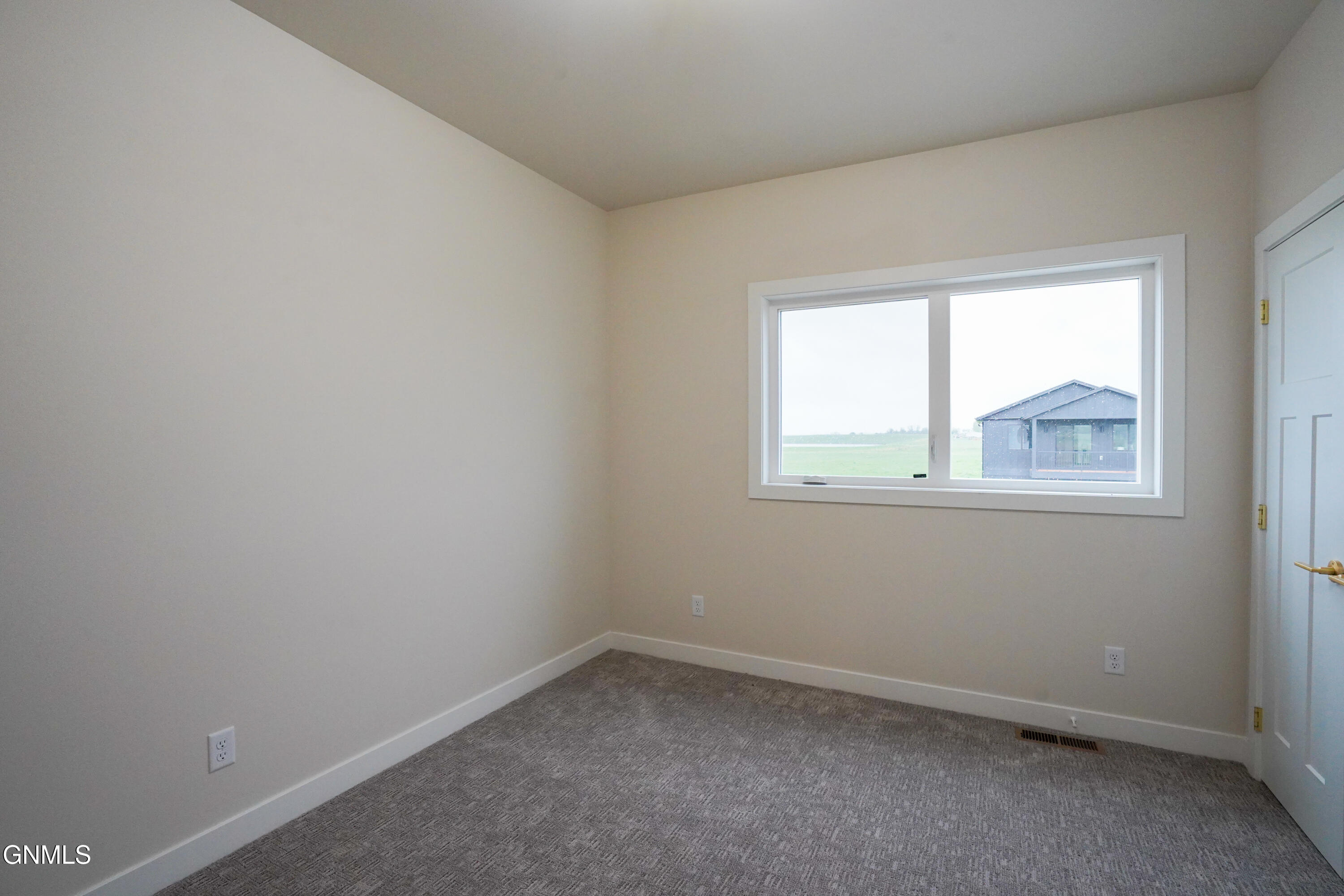 property viewer photo 20