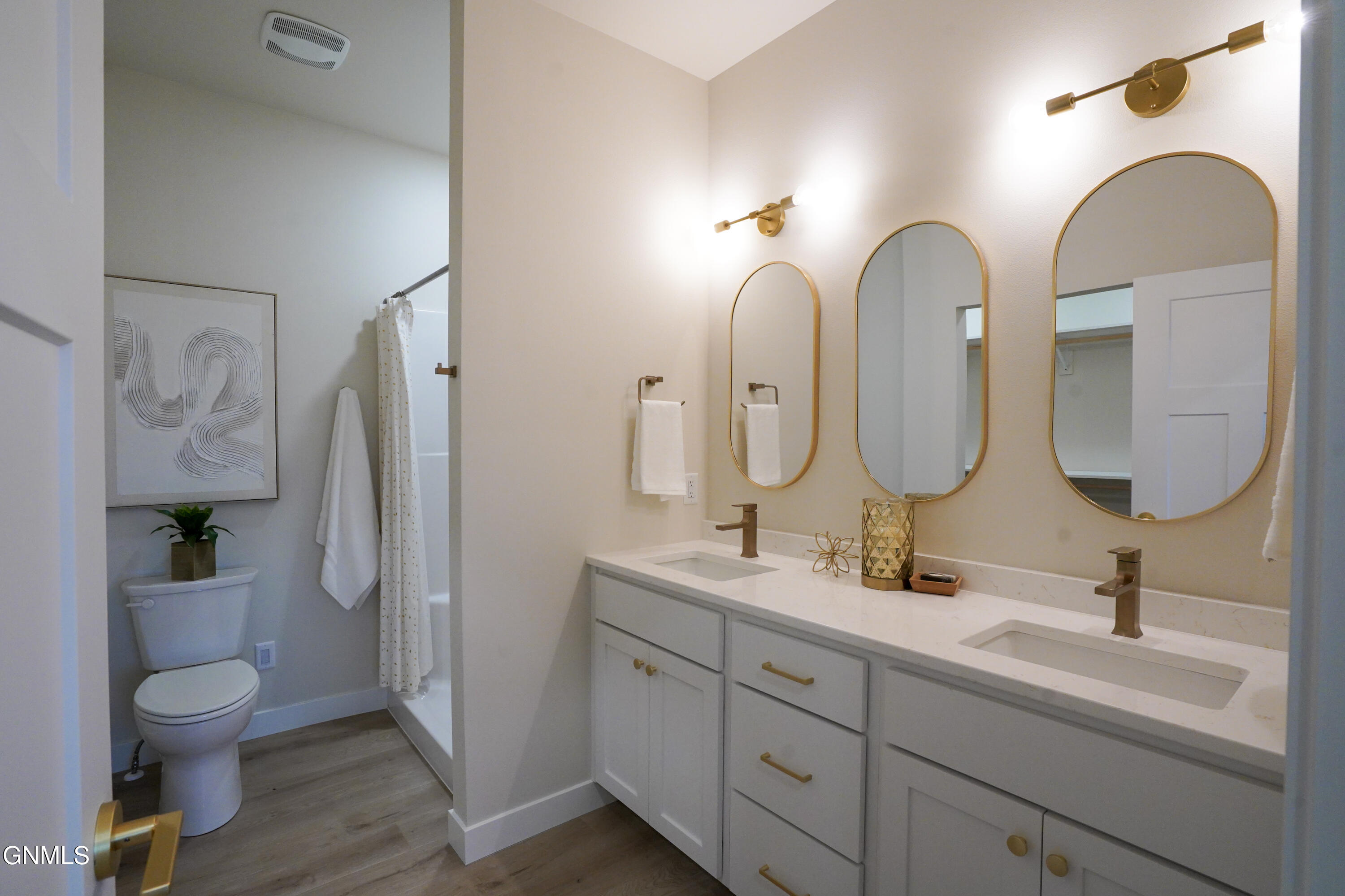 property viewer photo 23
