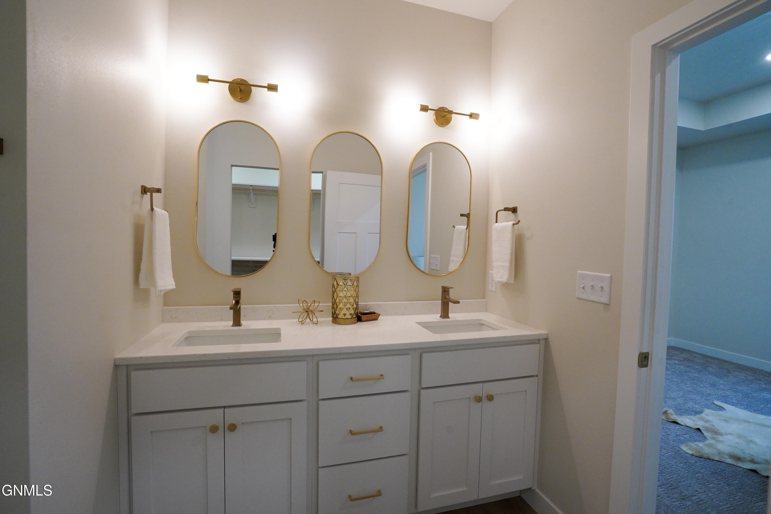property viewer photo 27