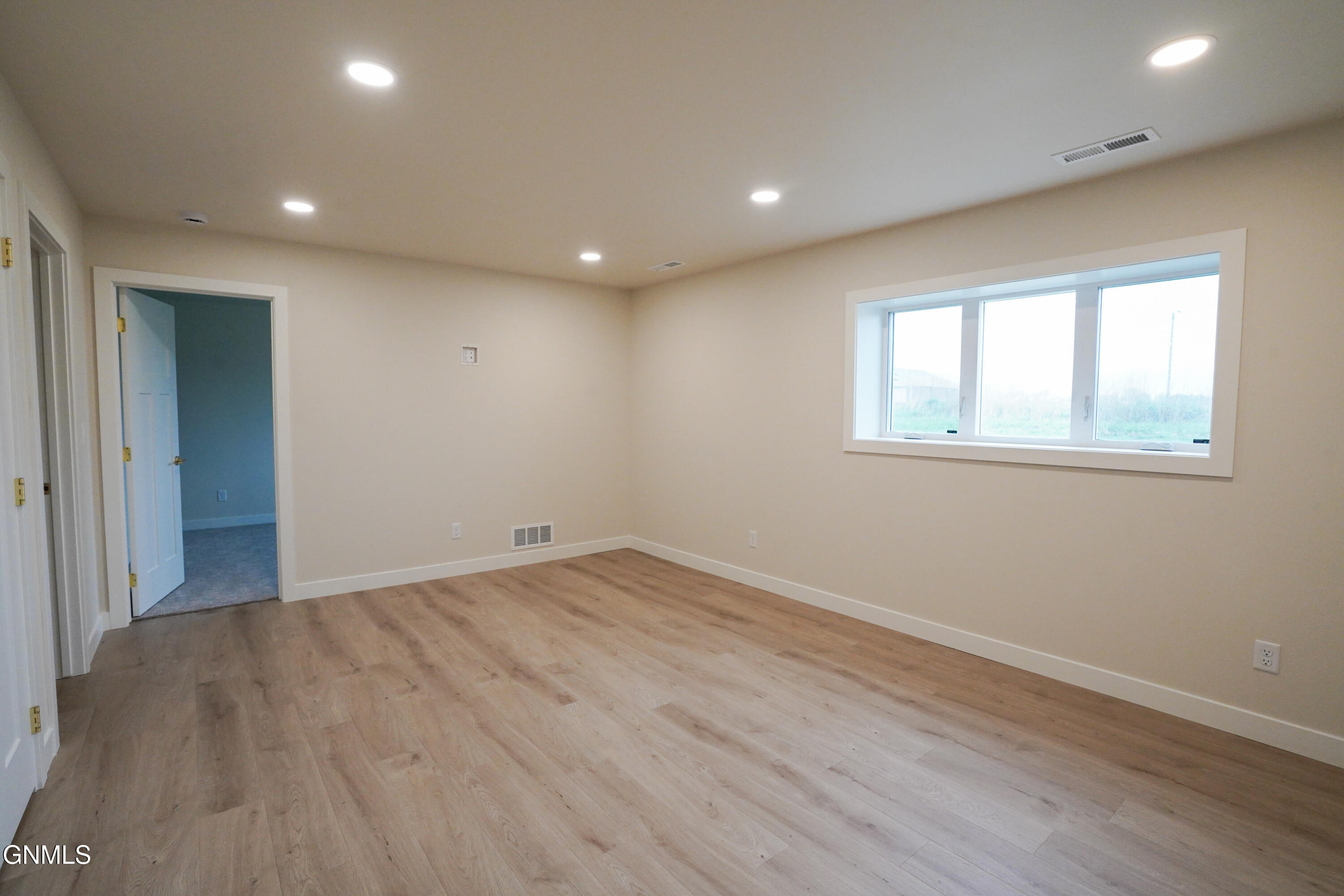 property viewer photo 3