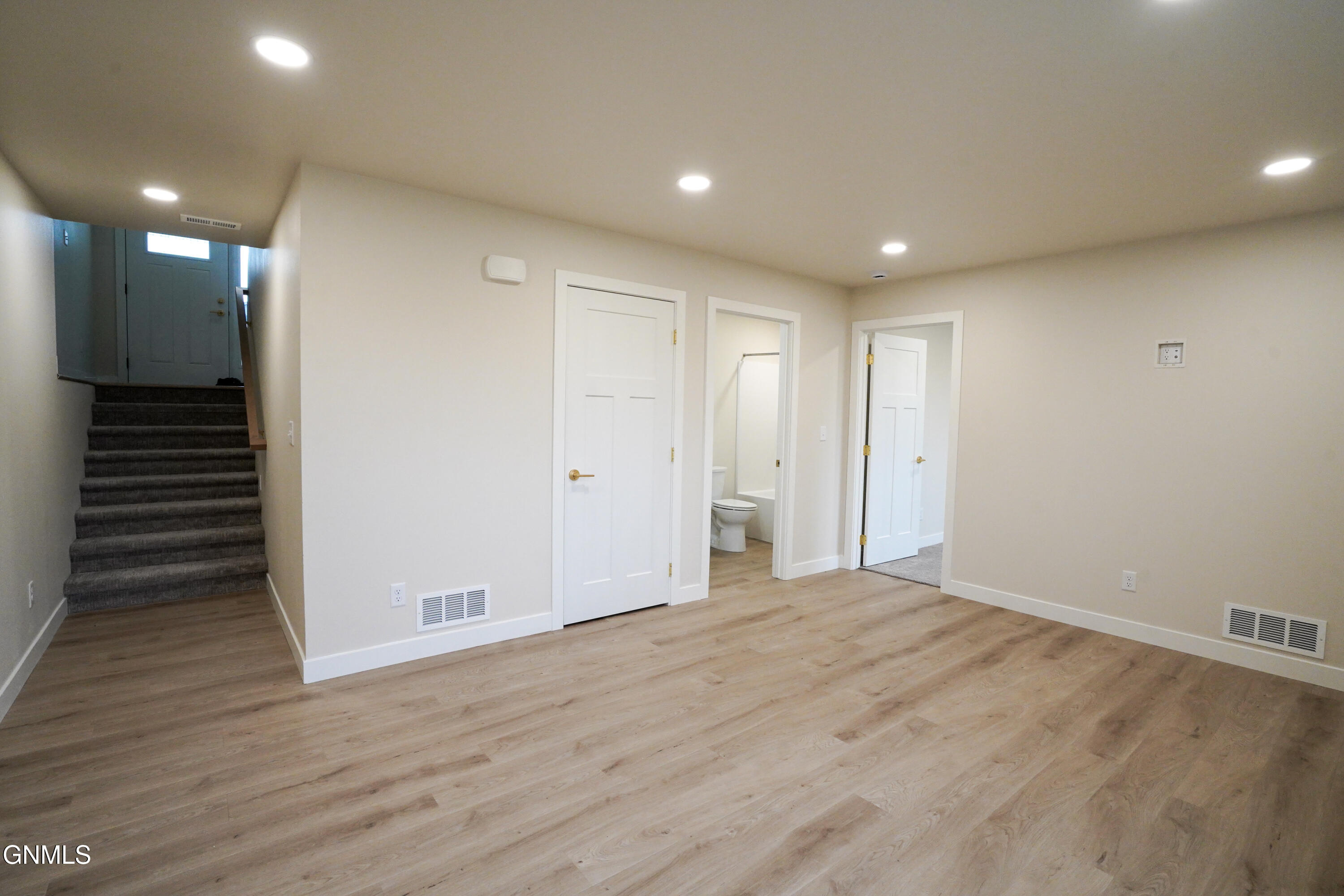 property viewer photo 4