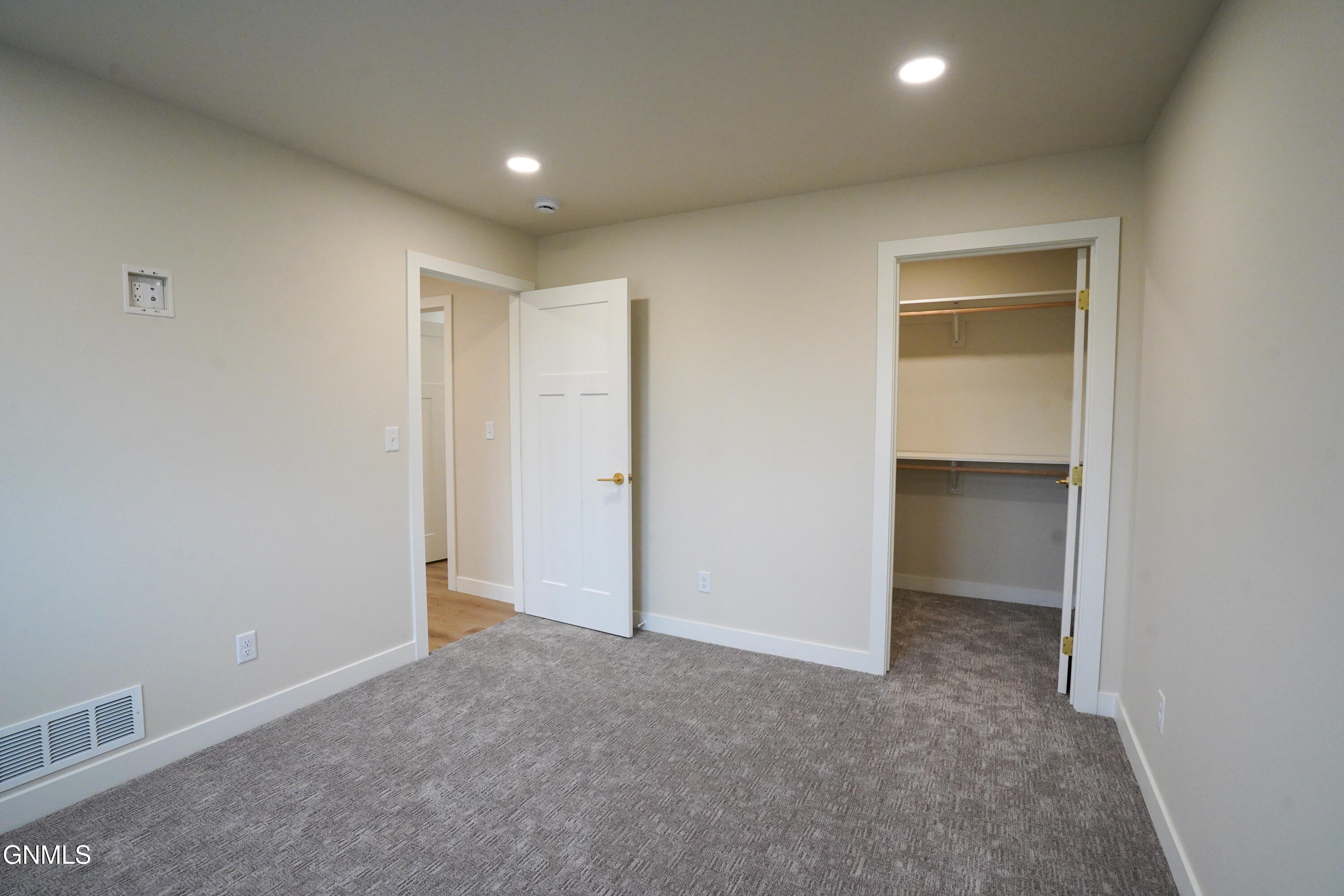 property viewer photo 8