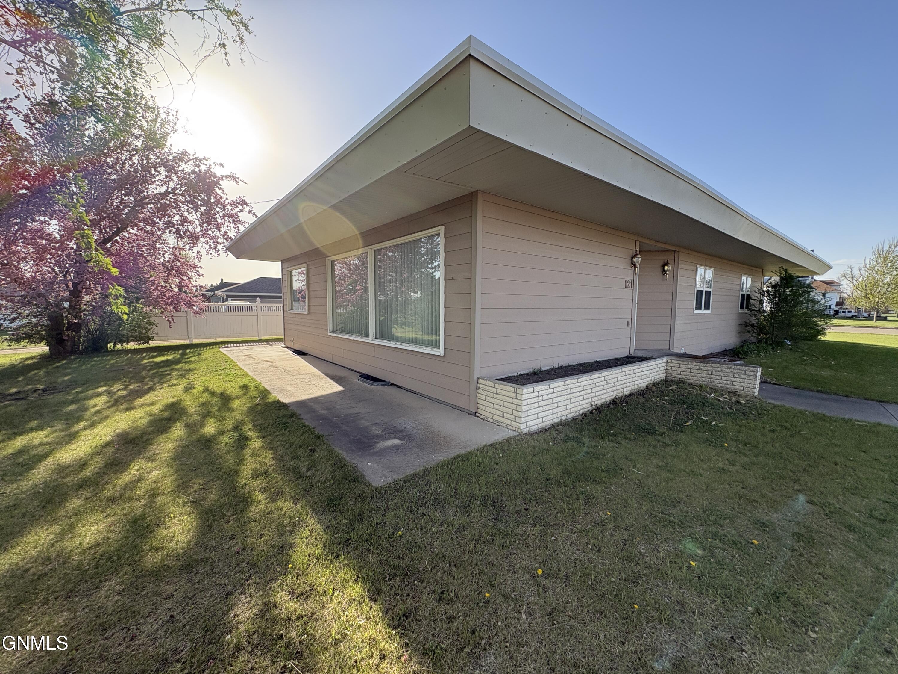 main property photo 9