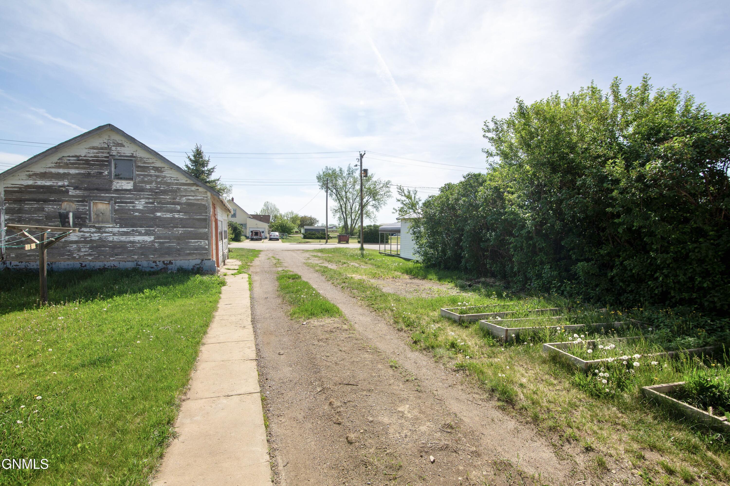 main property photo 28