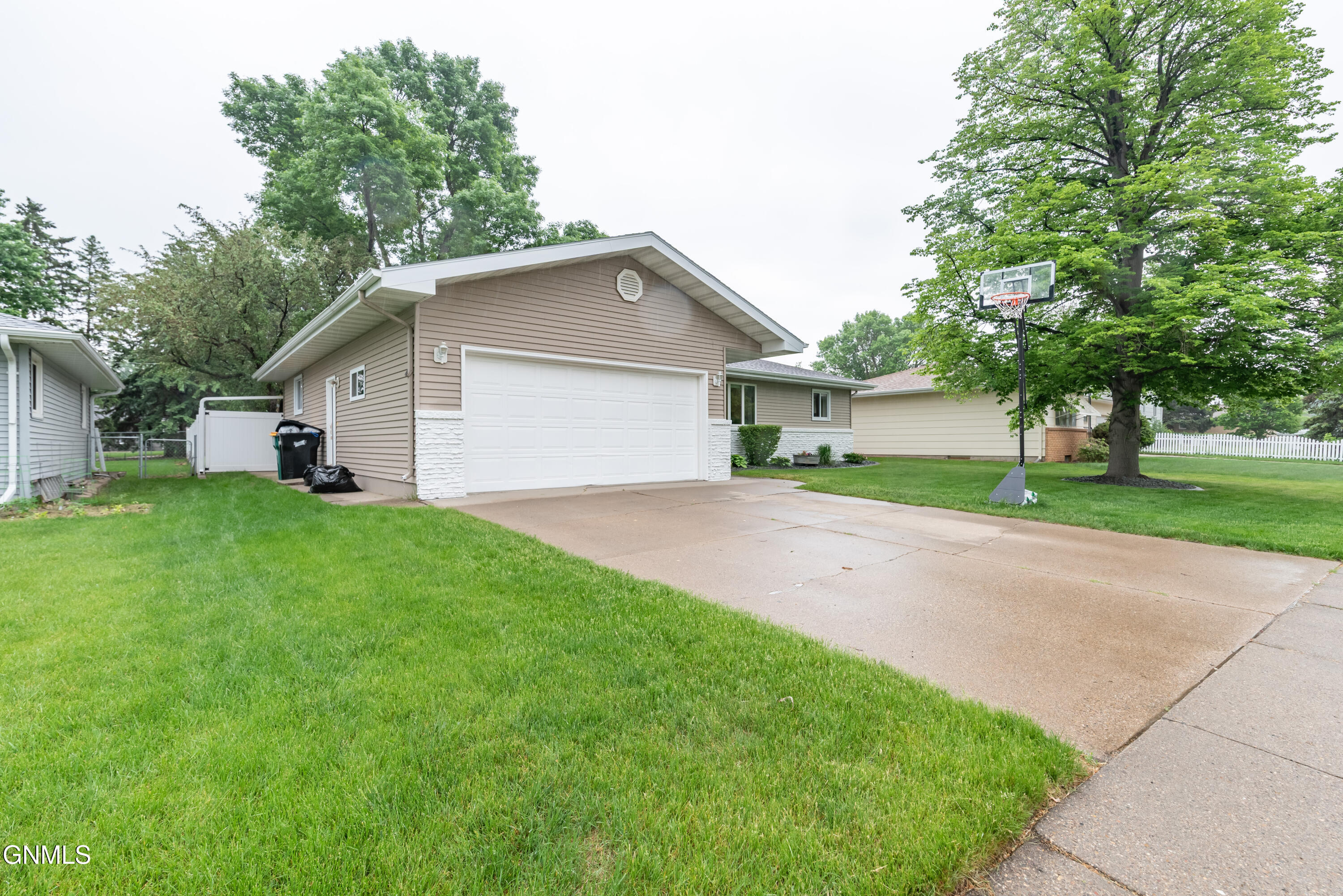 property viewer photo 1