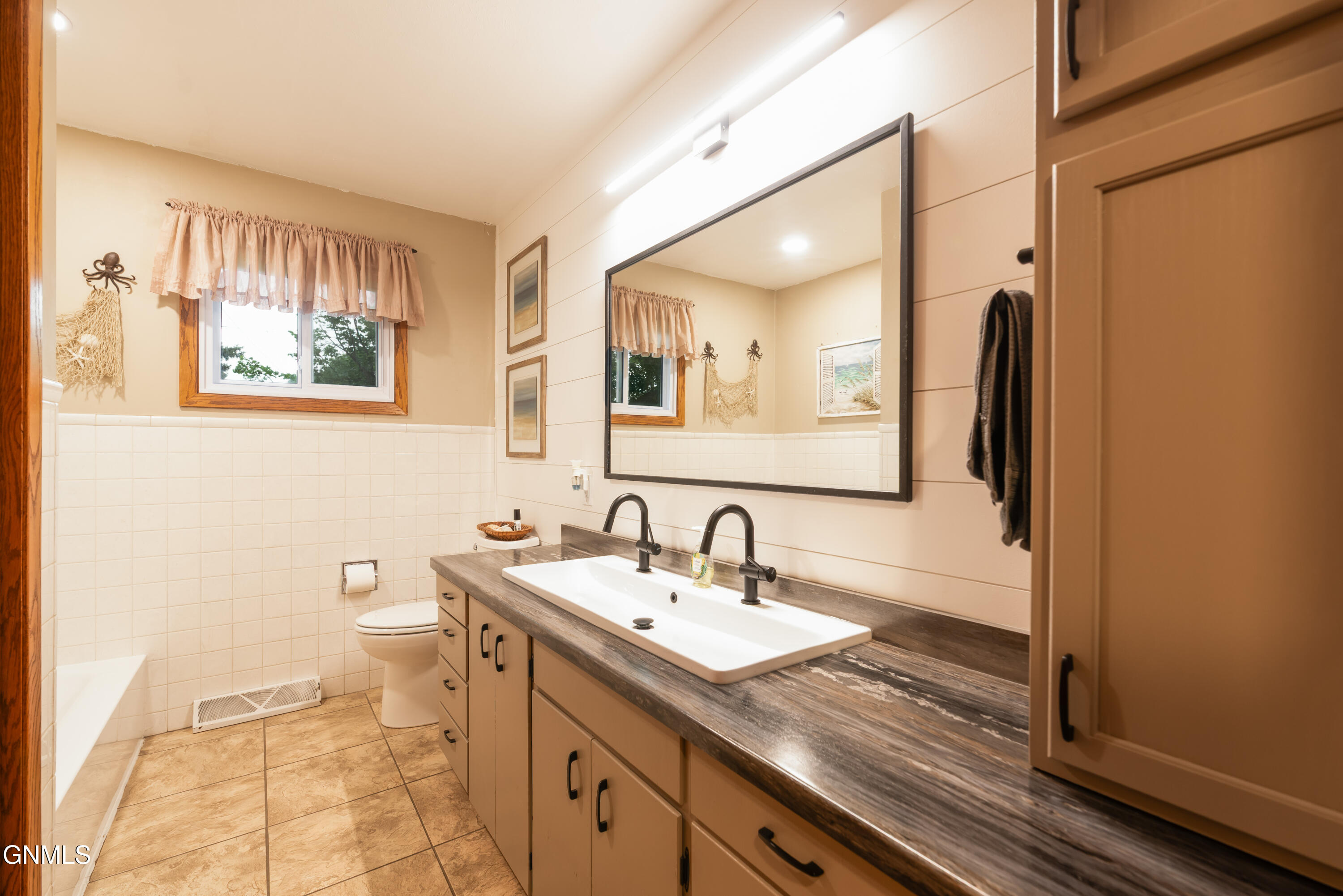 property viewer photo 16