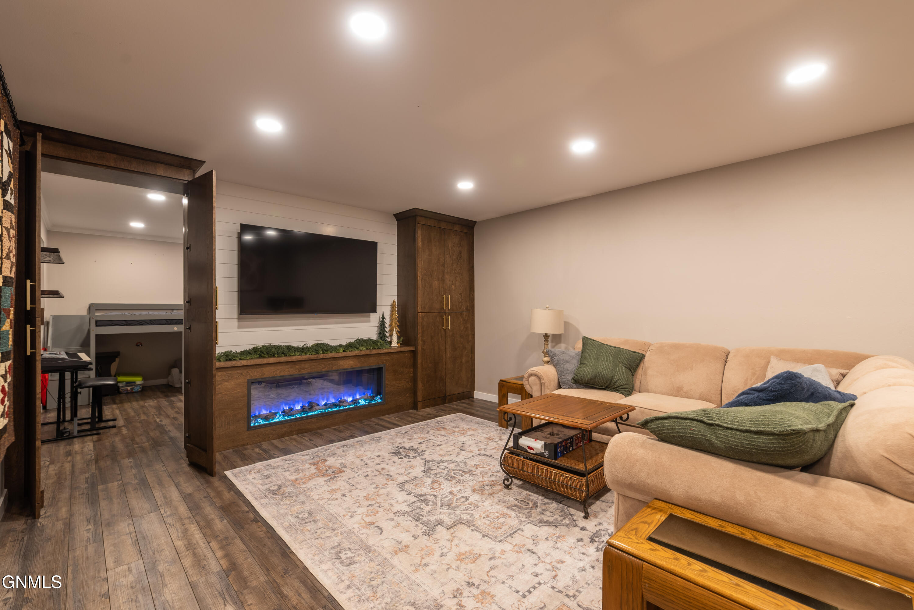 property viewer photo 21