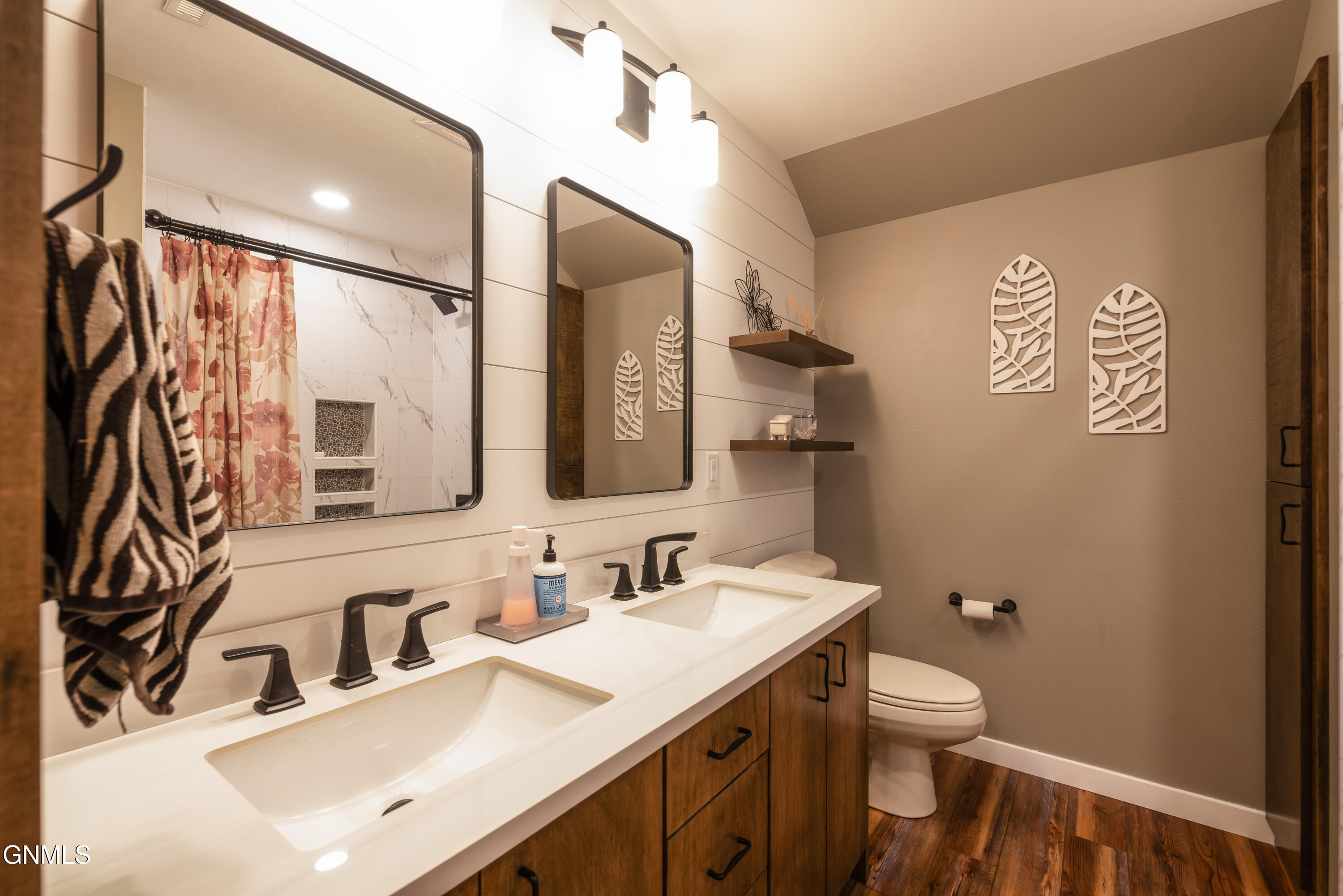 property viewer photo 24