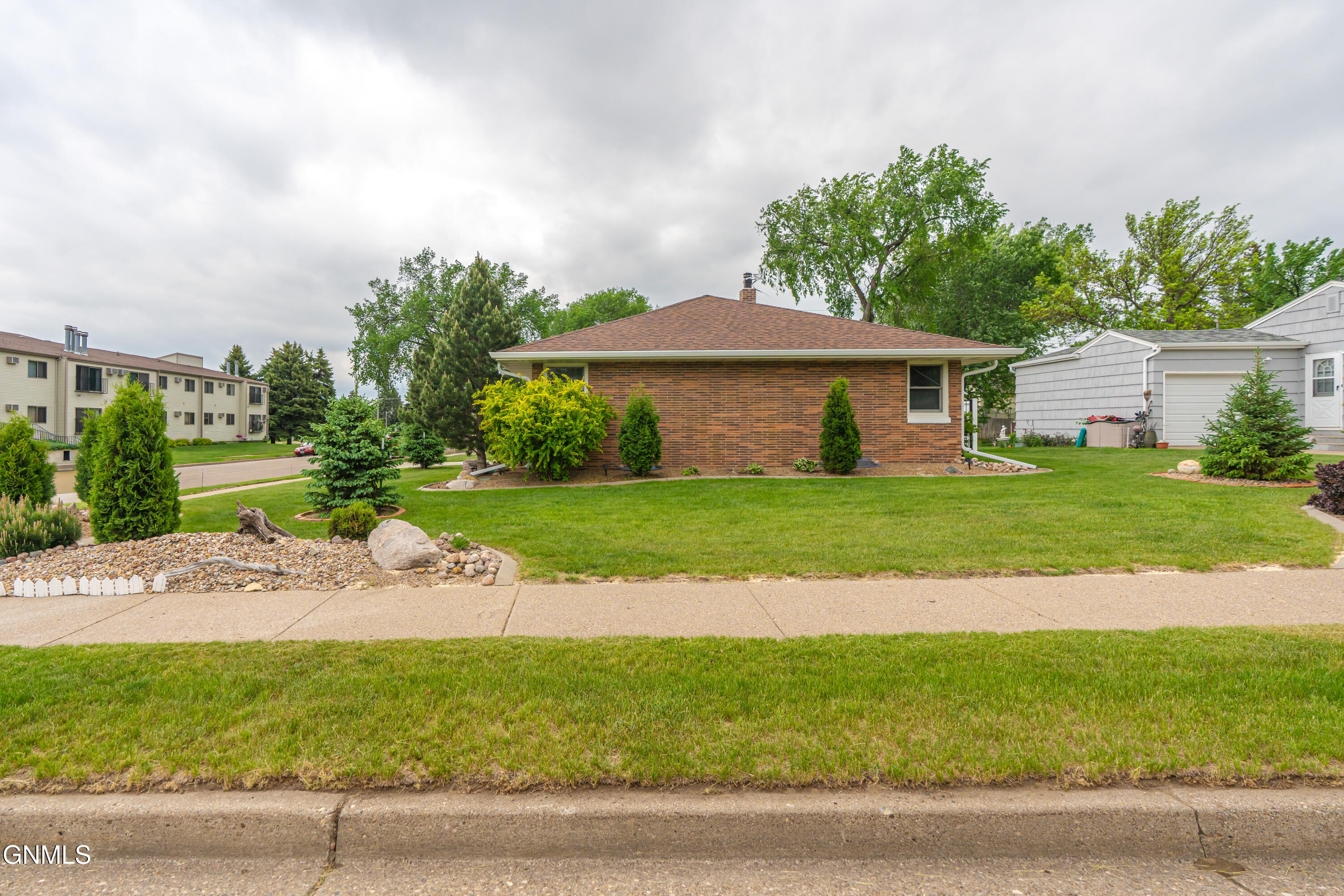 main property photo 50