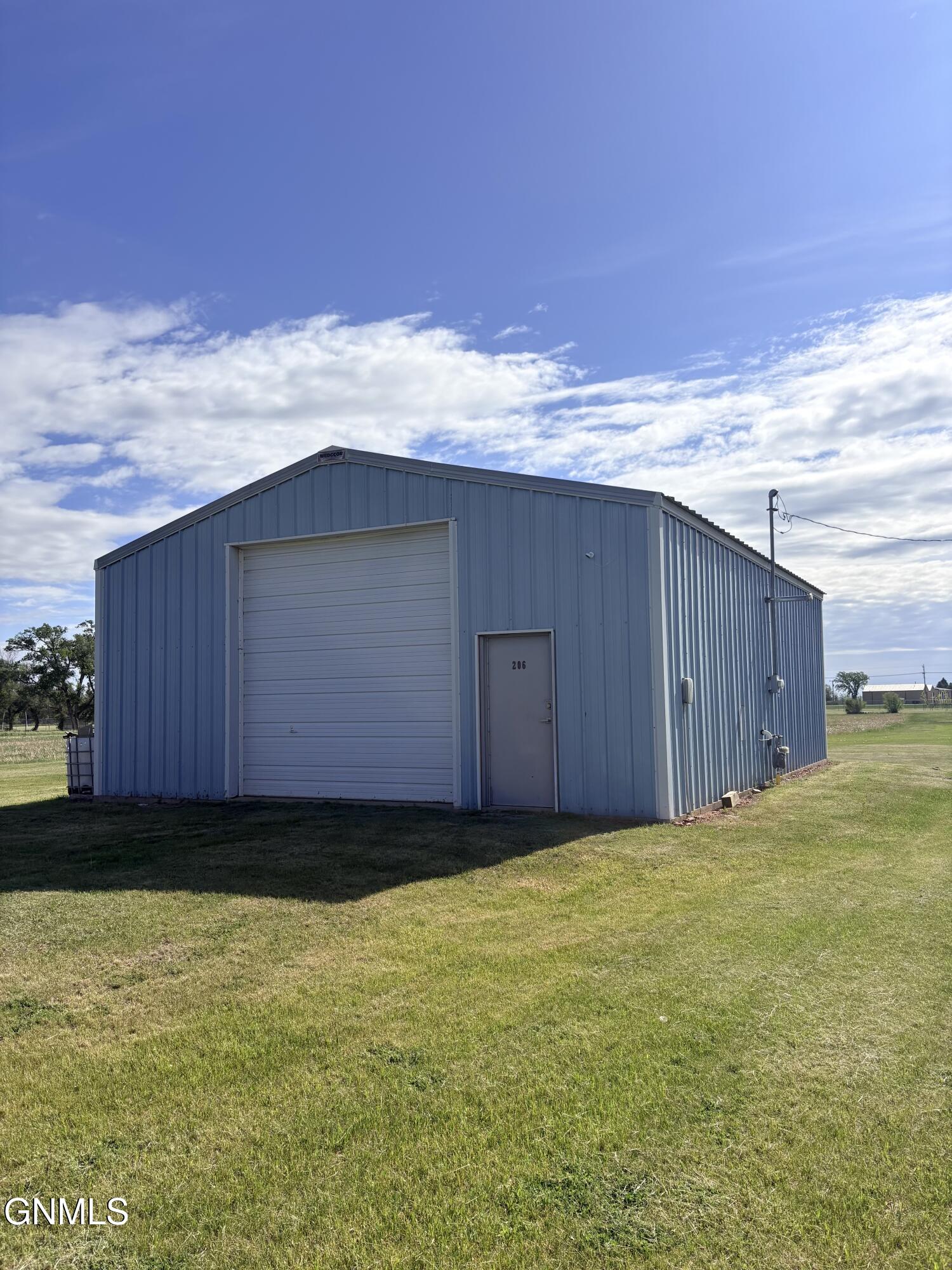 main property photo 6