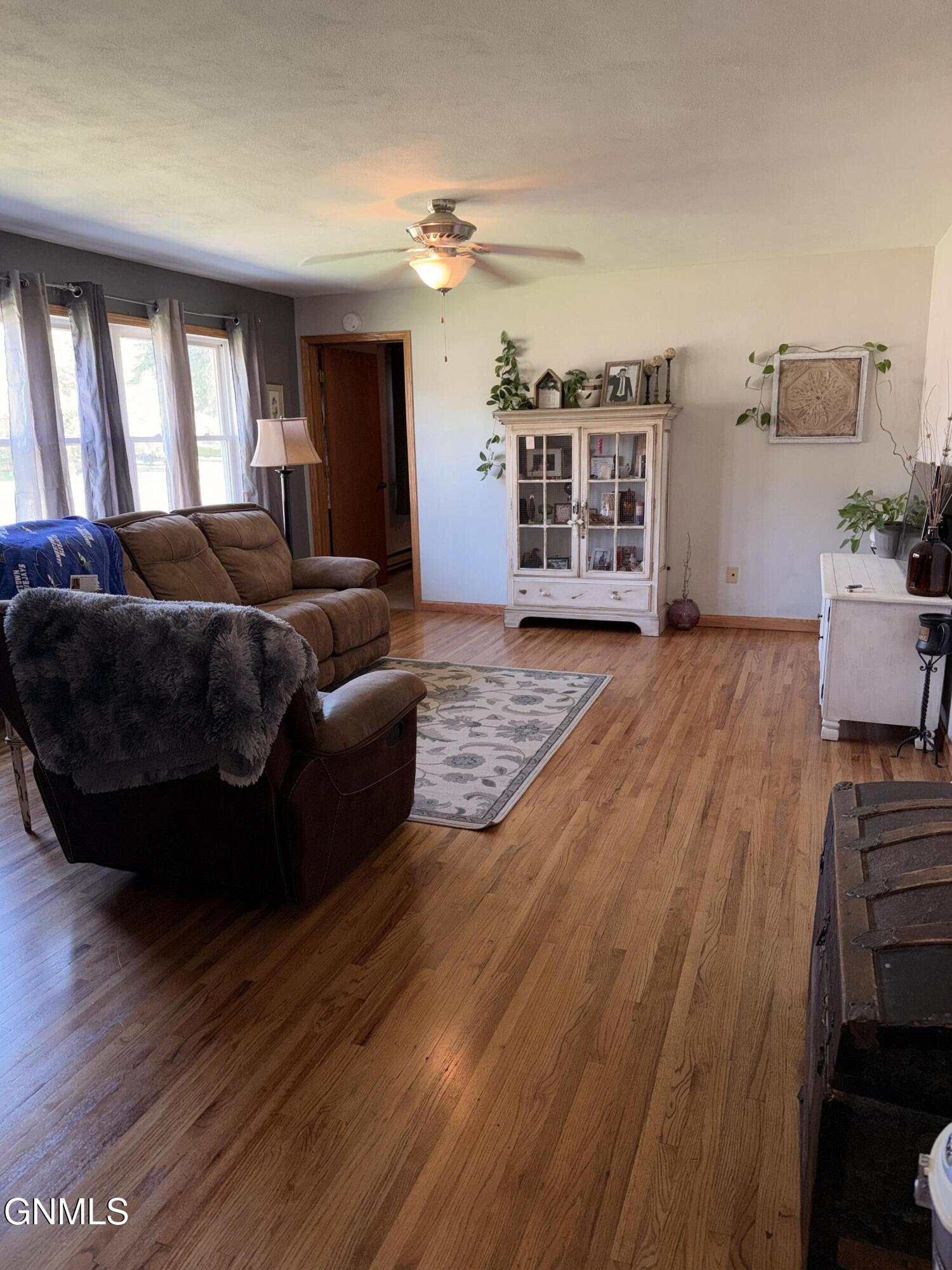 property viewer photo 3