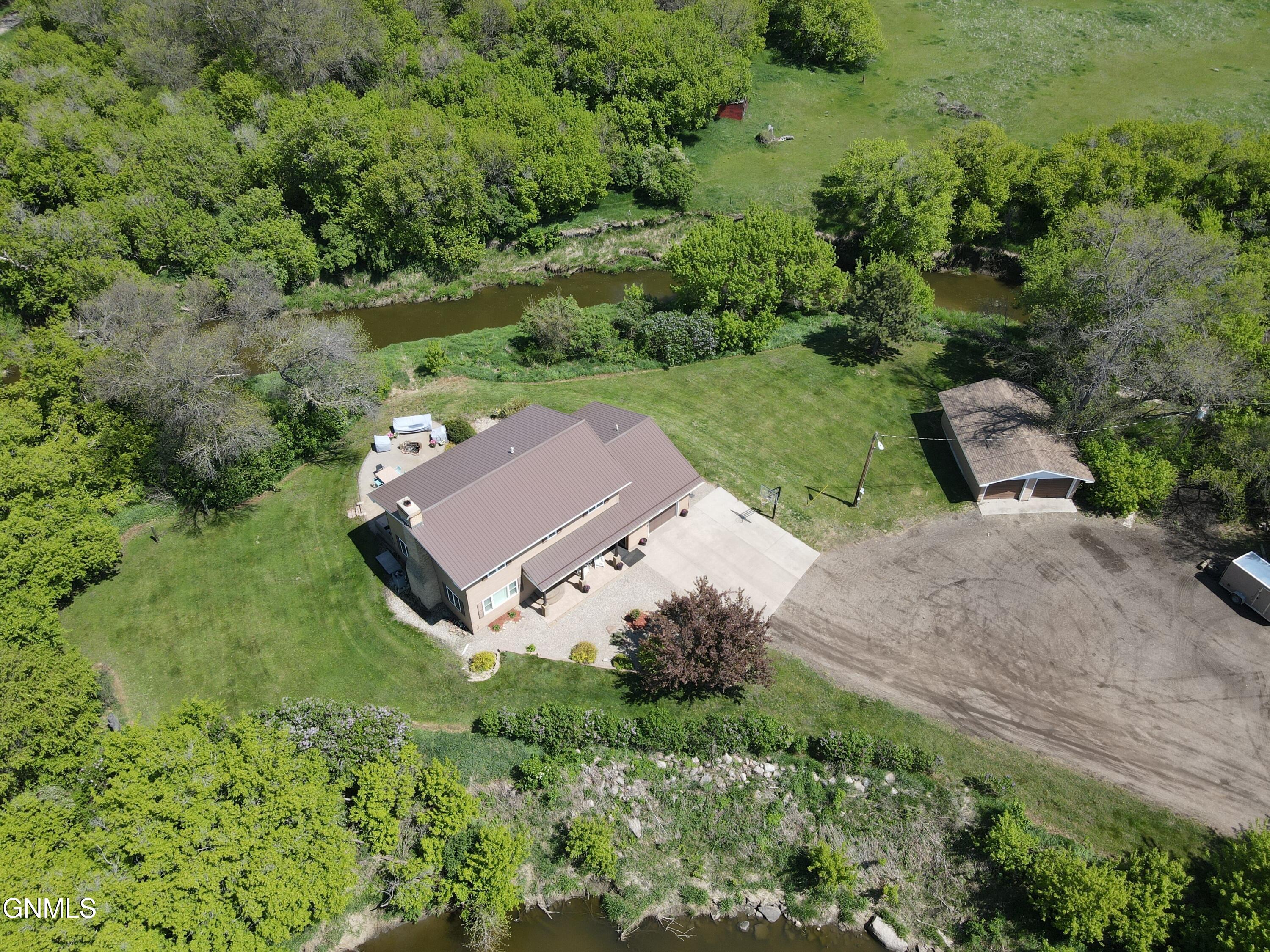 main property photo 30