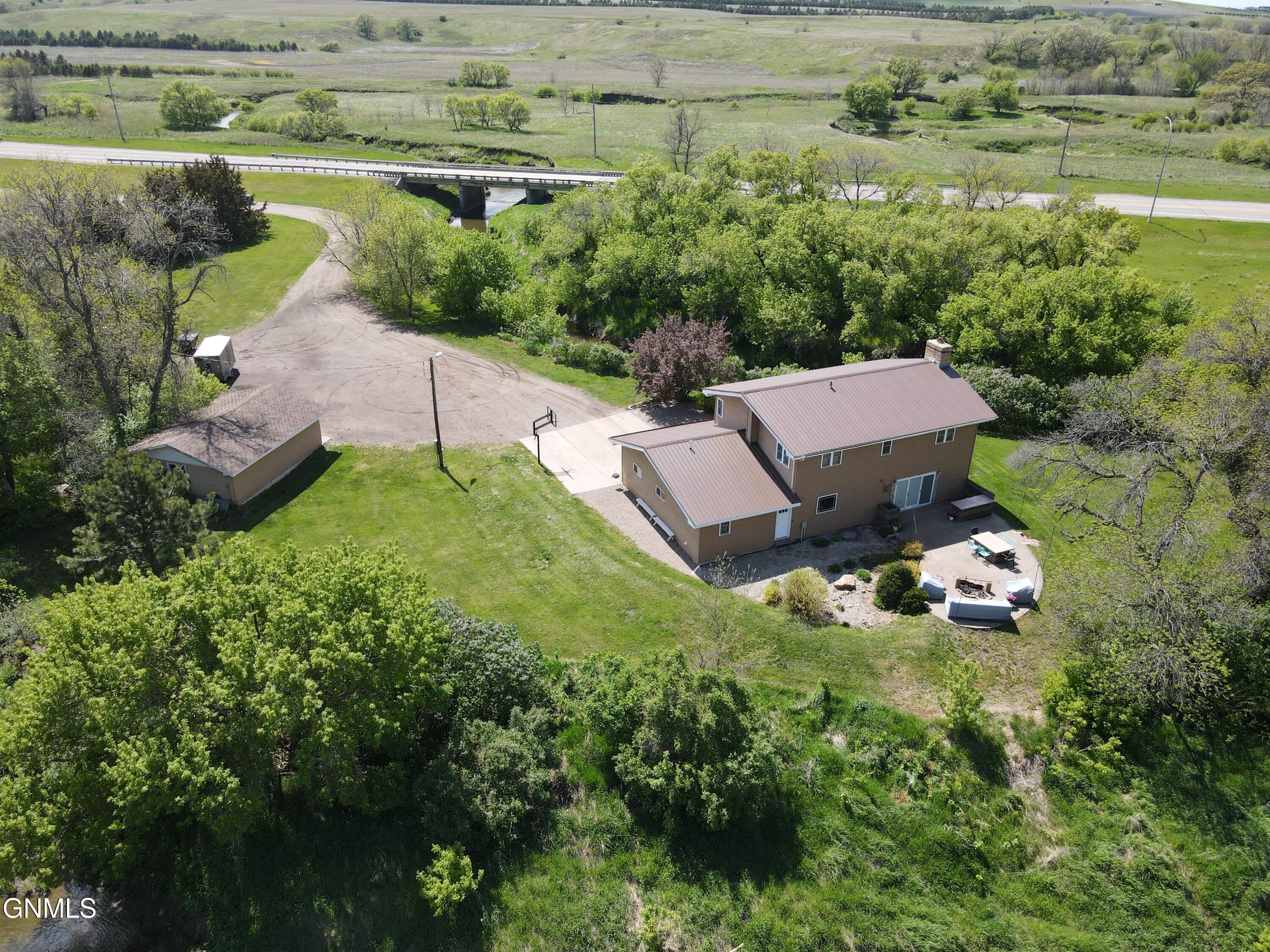 main property photo 32