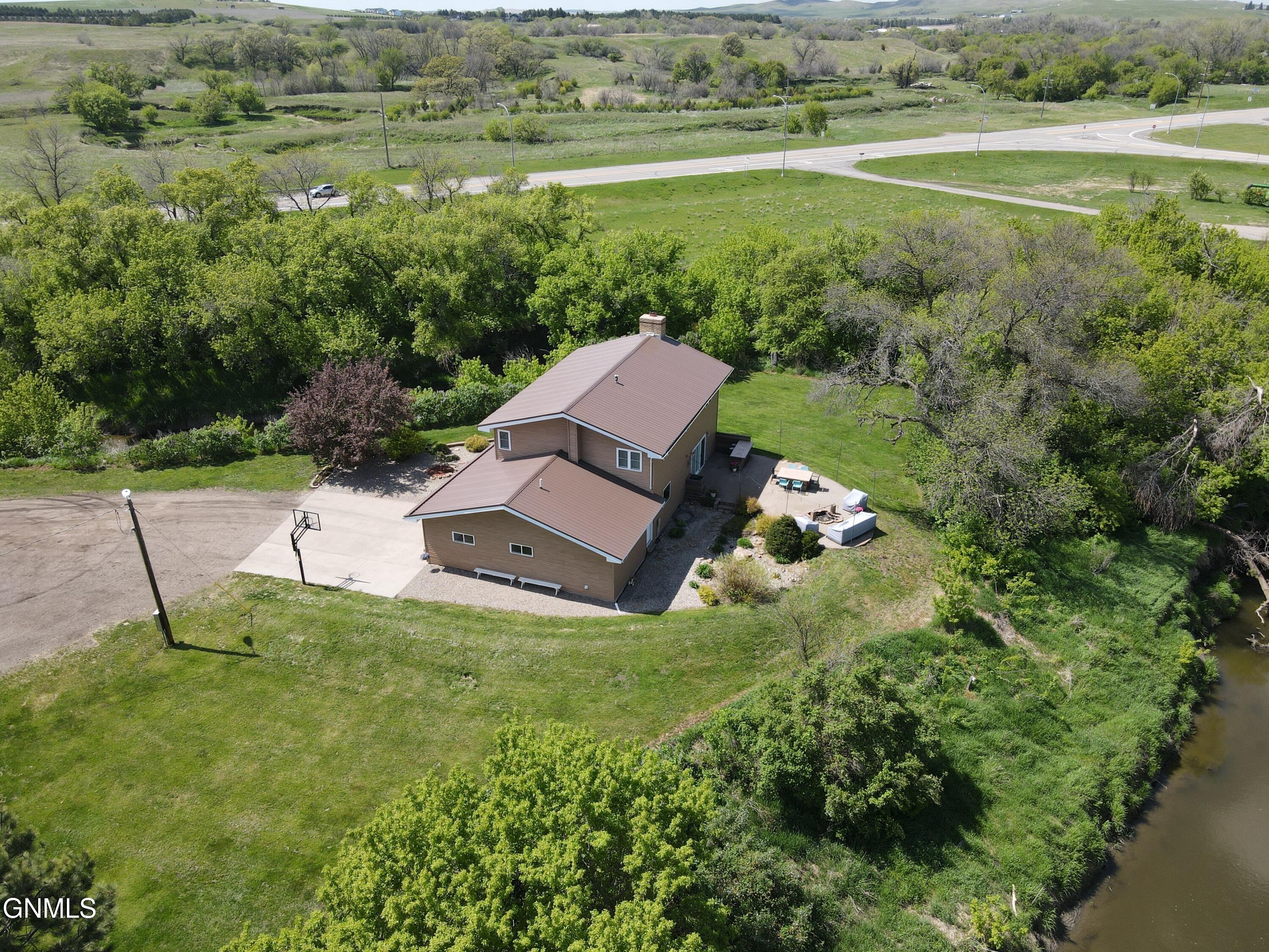 main property photo 33