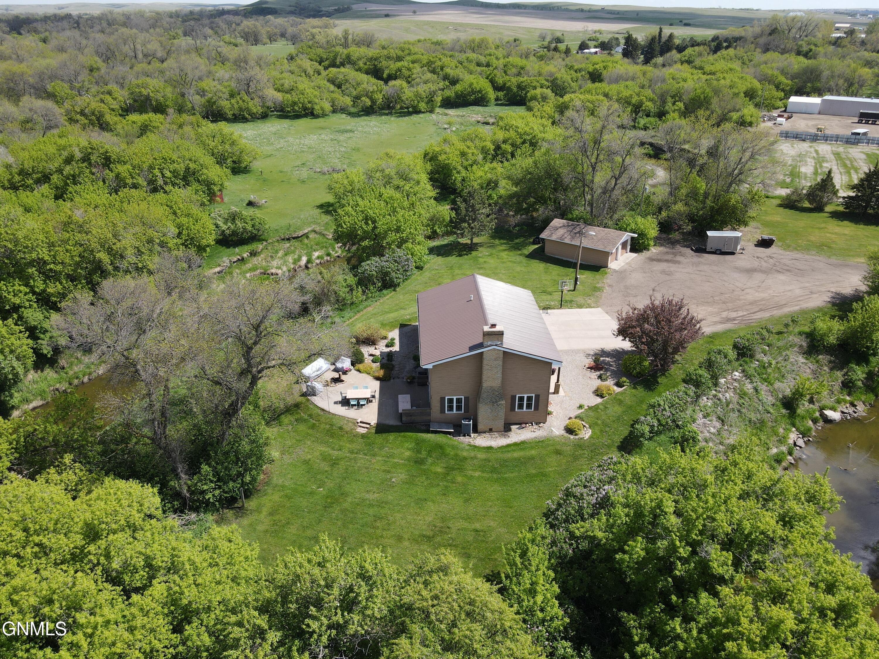 main property photo 34