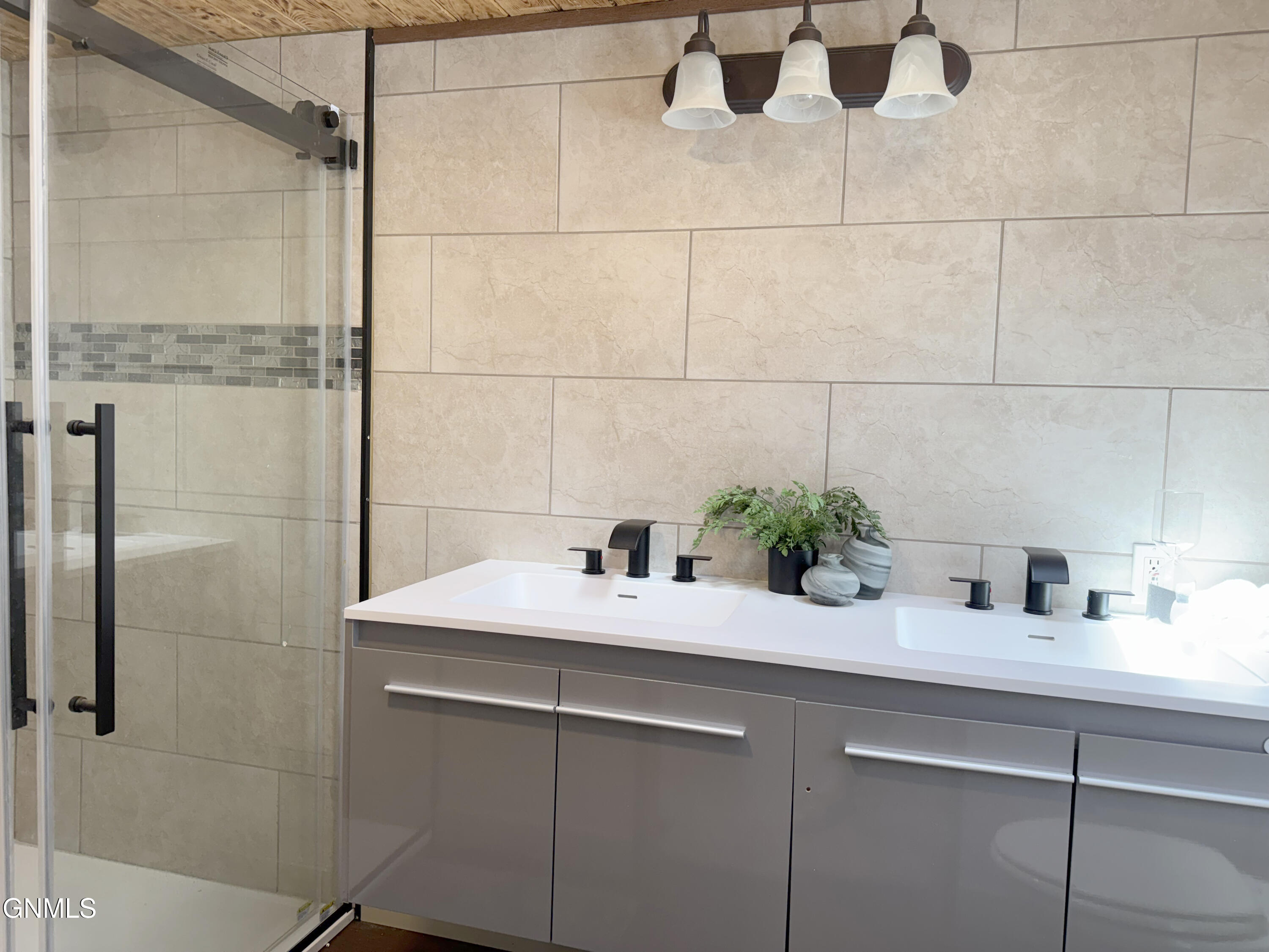 property viewer photo 19