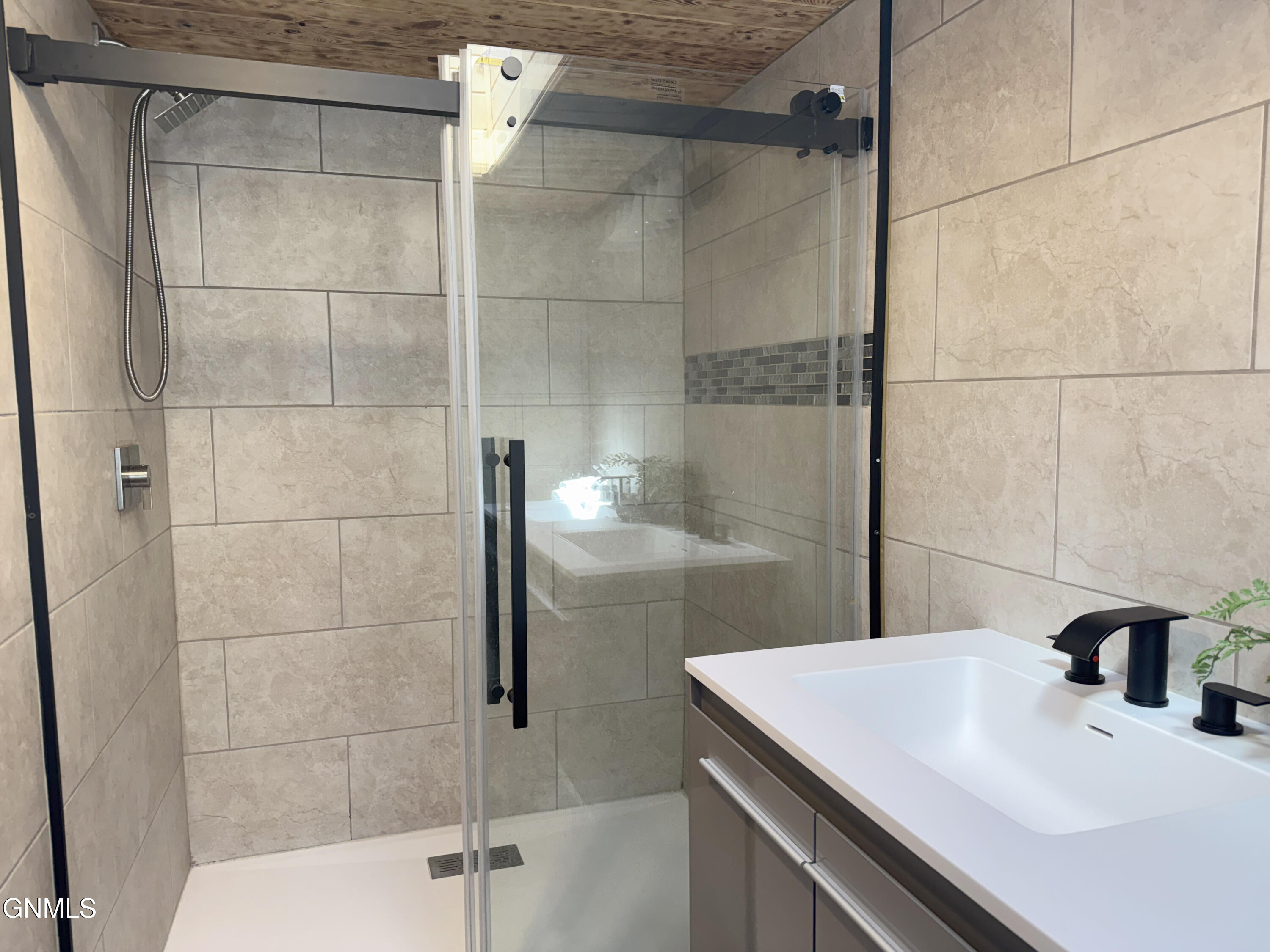 property viewer photo 20
