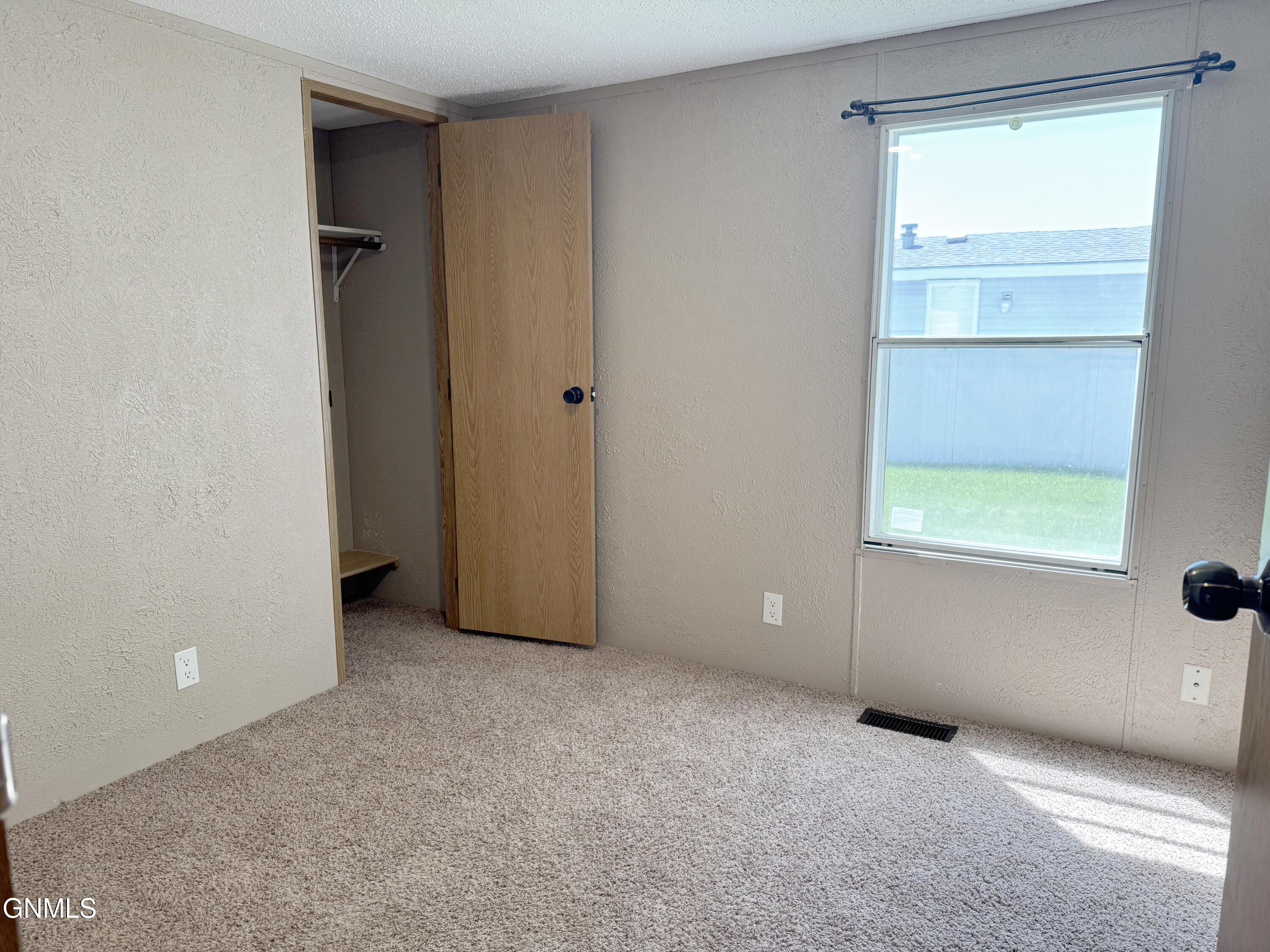 property viewer photo 24
