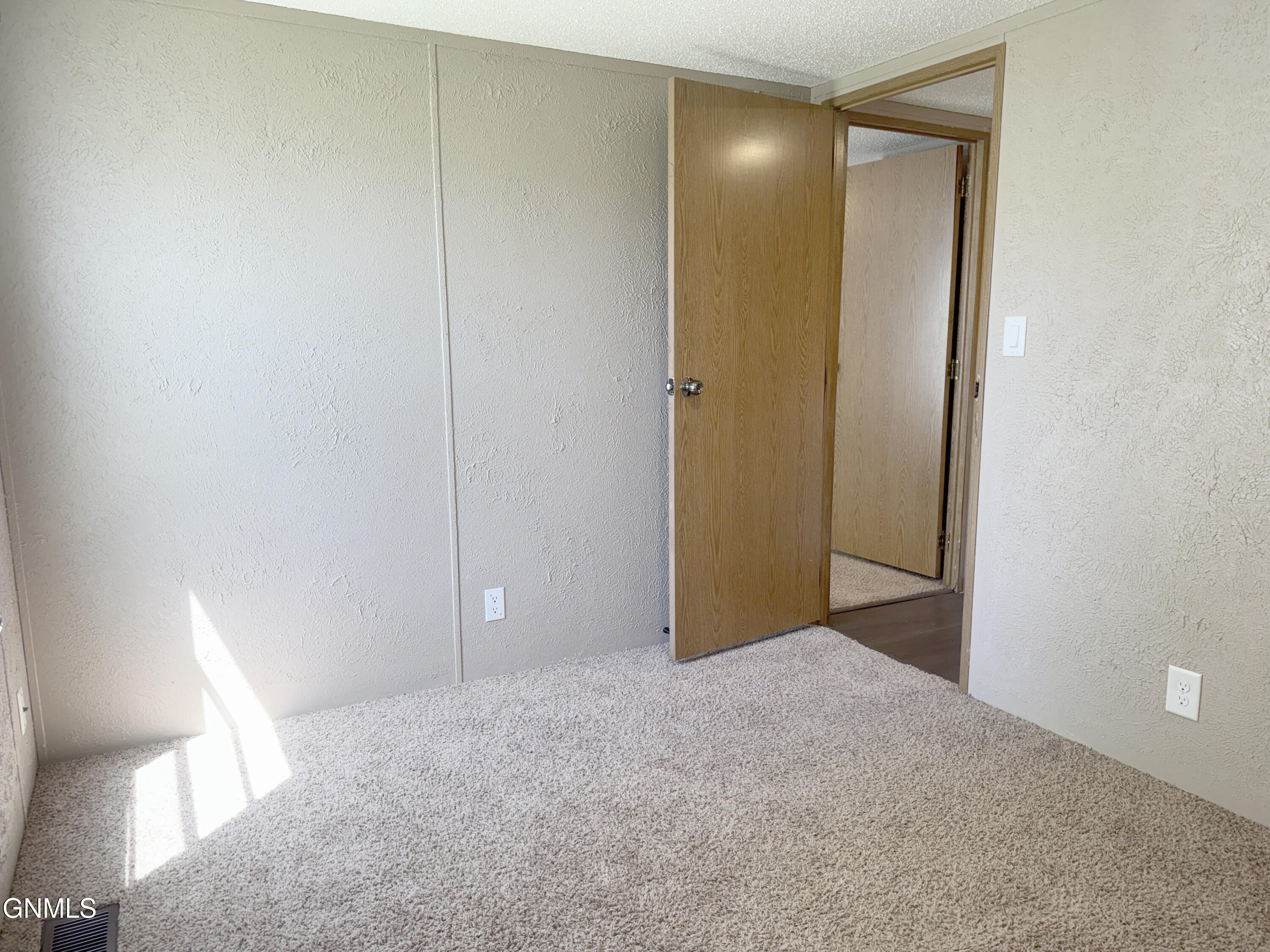 property viewer photo 25