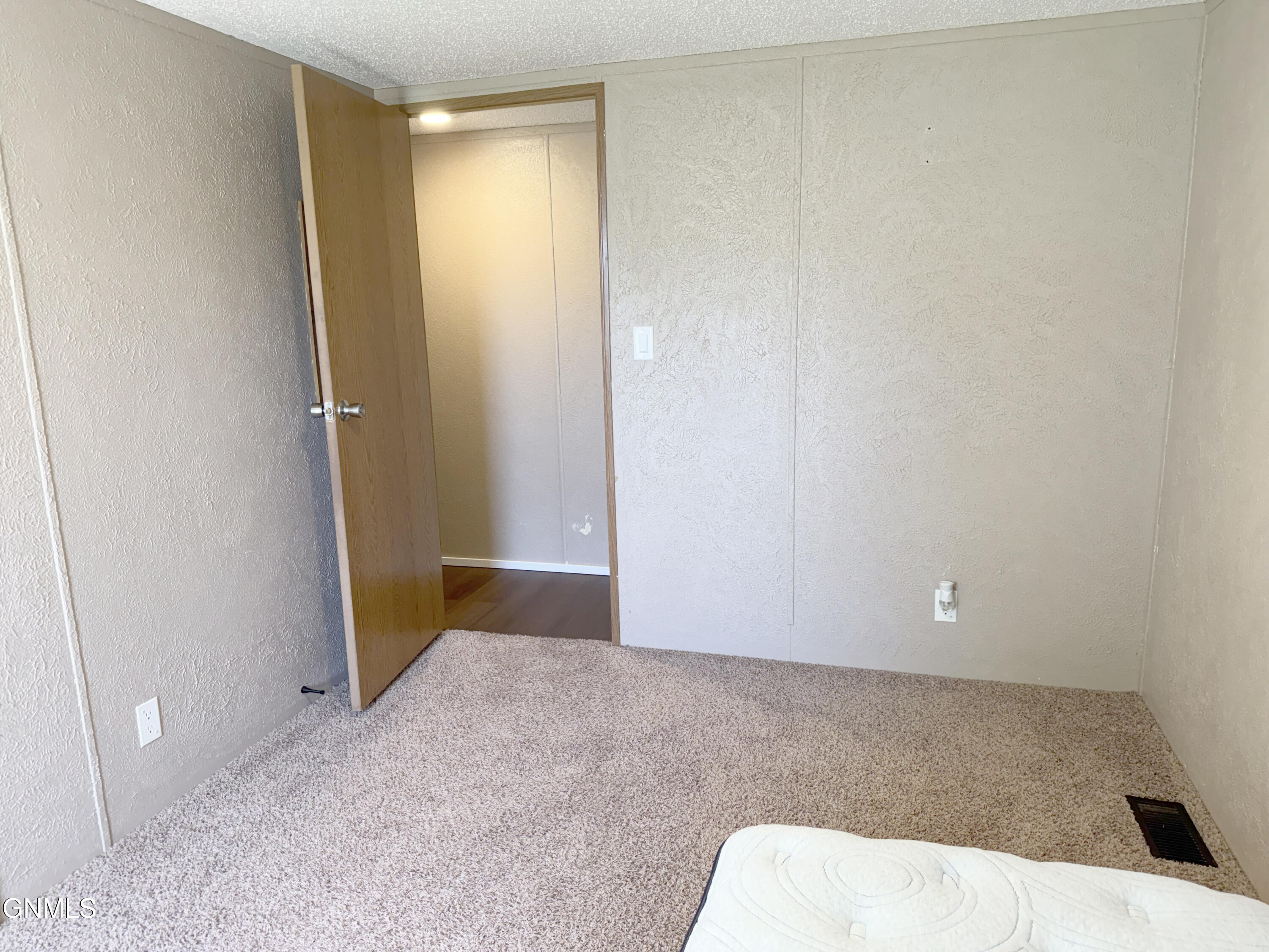 property viewer photo 30