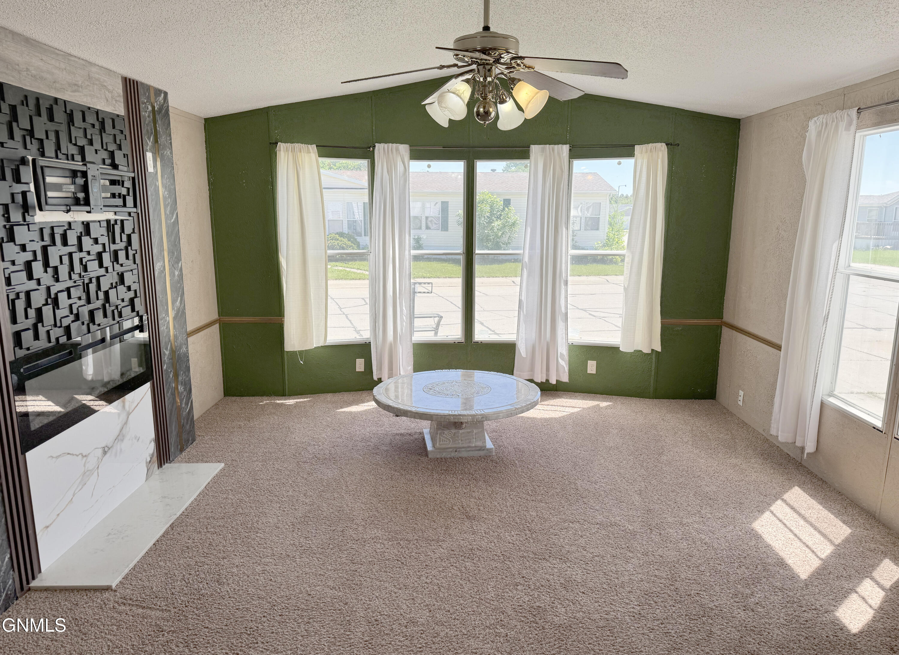 property viewer photo 4