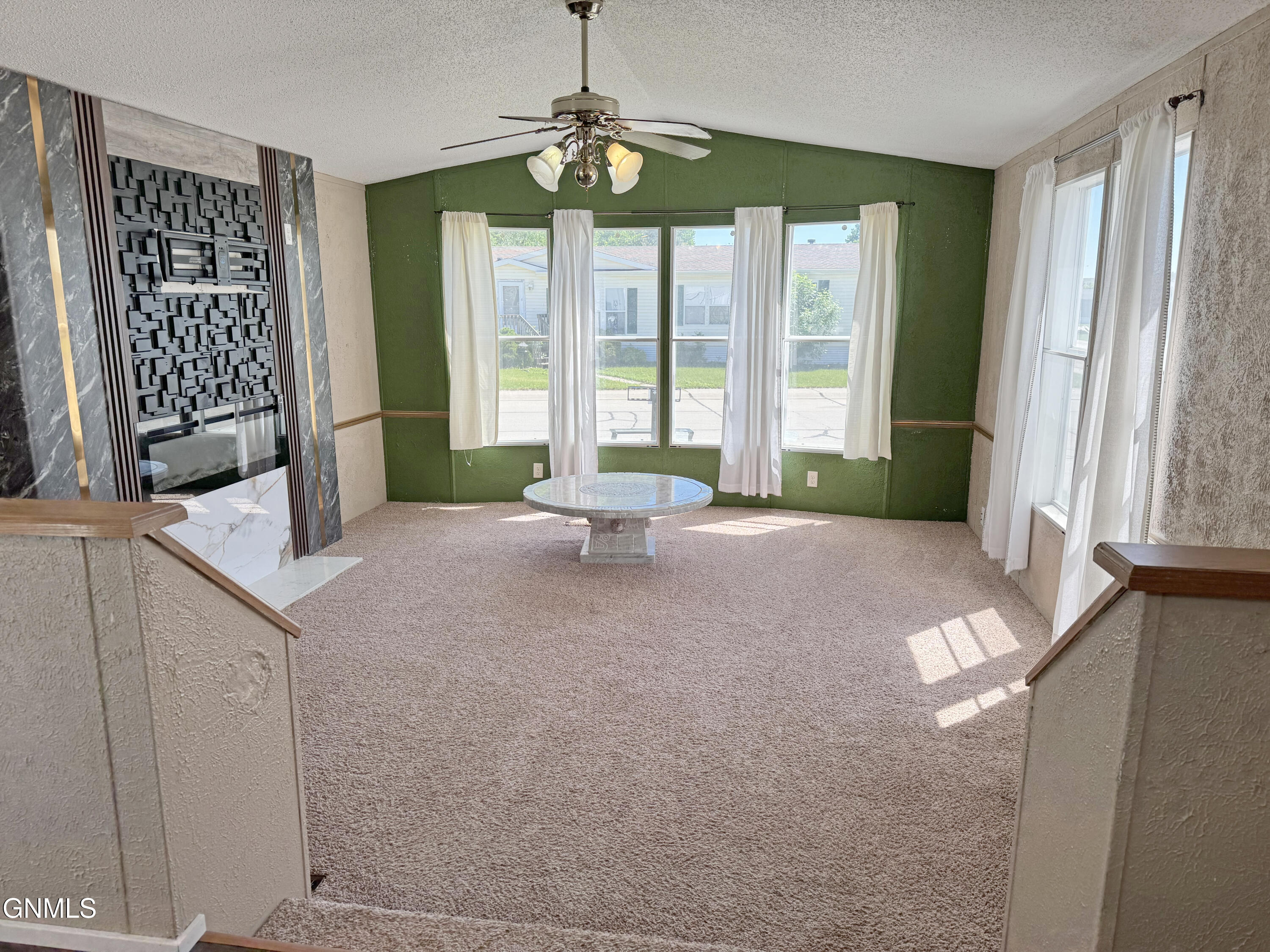 property viewer photo 9