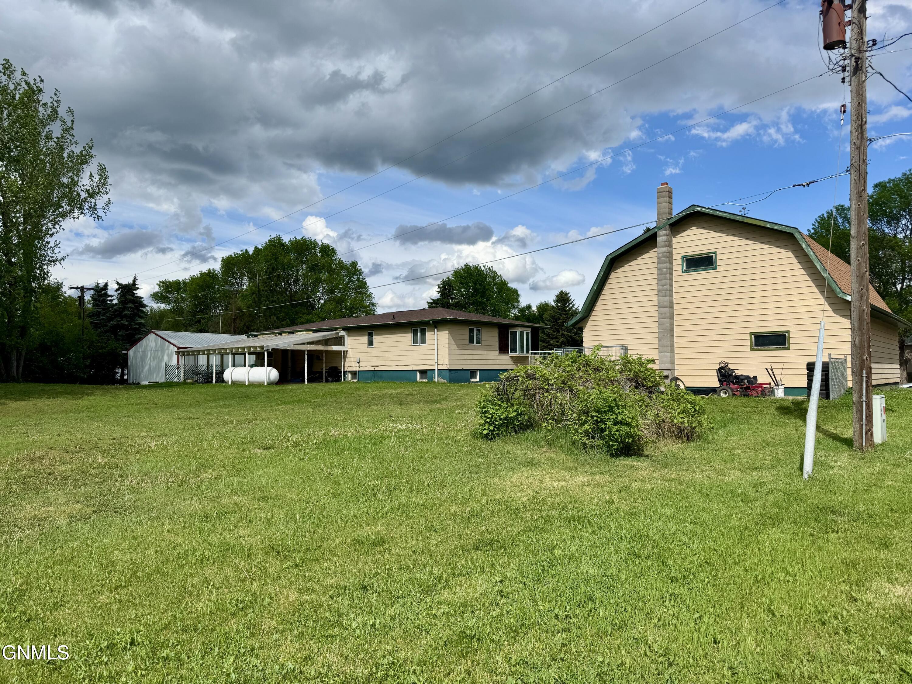 main property photo 28