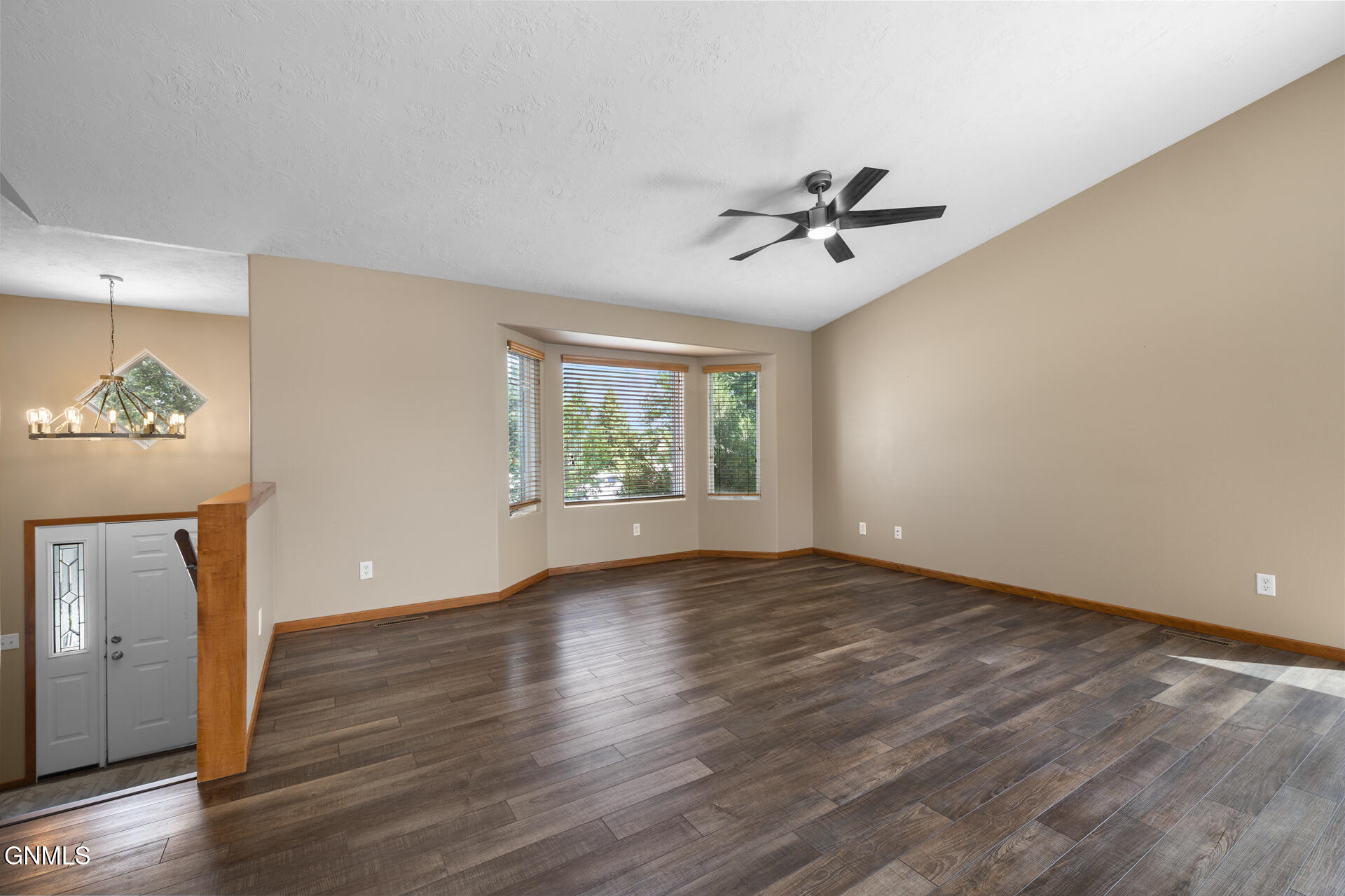 property viewer photo 16